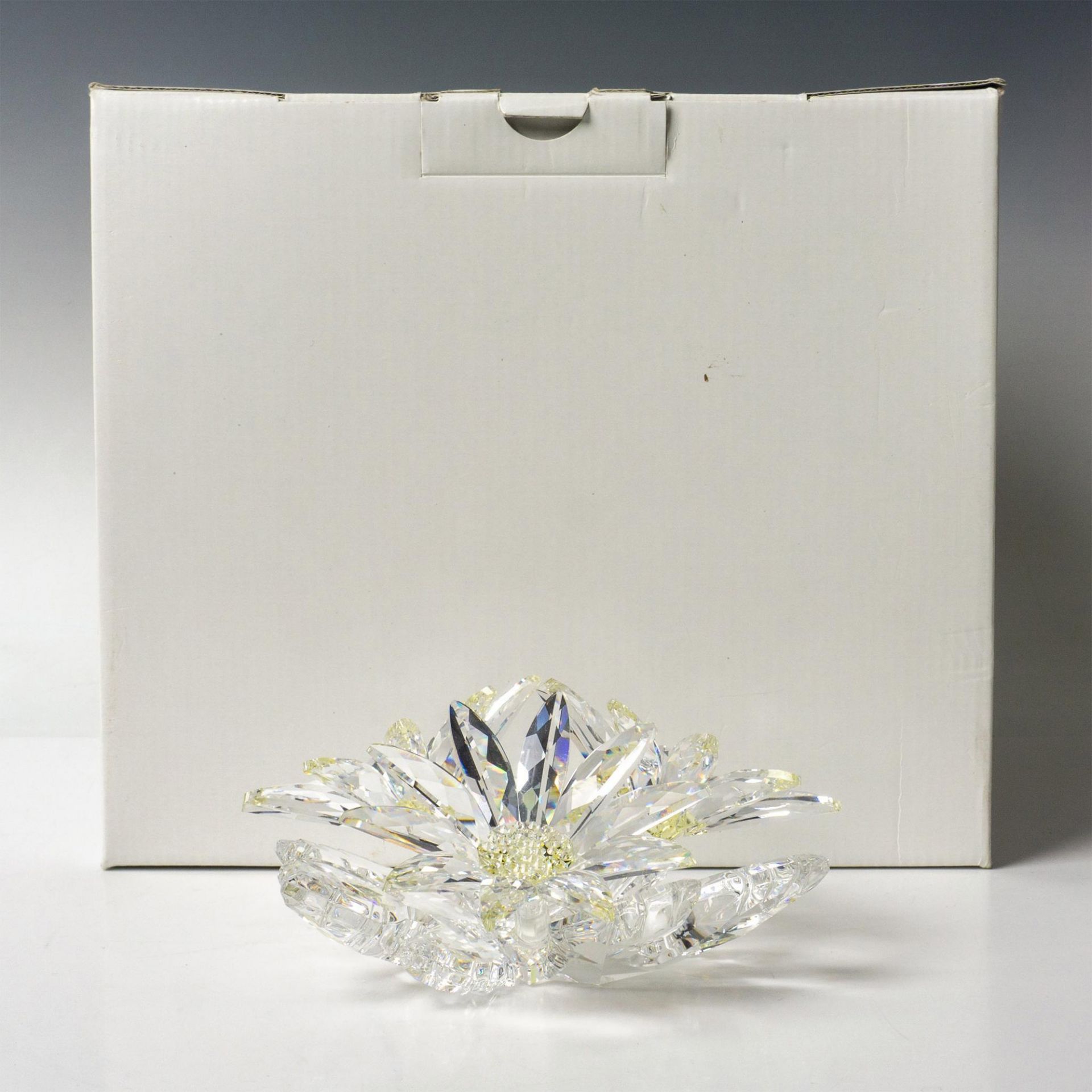 Swarovski Crystal Figurine, Maxi Flower Arrangement - Image 2 of 5