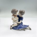 Bing & Grondahl Figurine, Children Hugging 1568