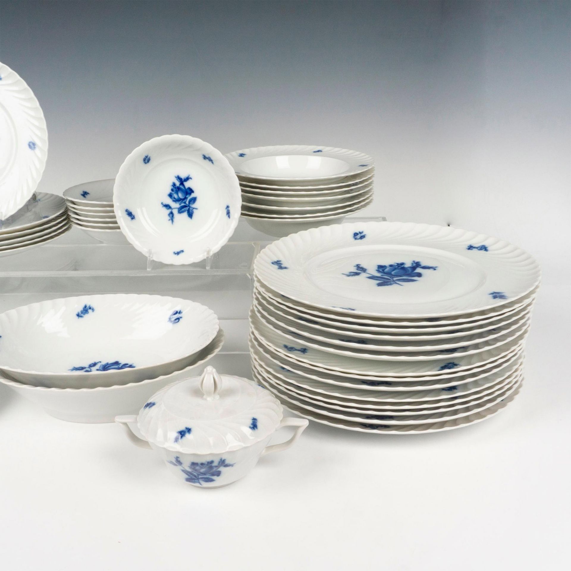 48pc Royal Tettau China Set, Copenhagen Rose - Bild 3 aus 4