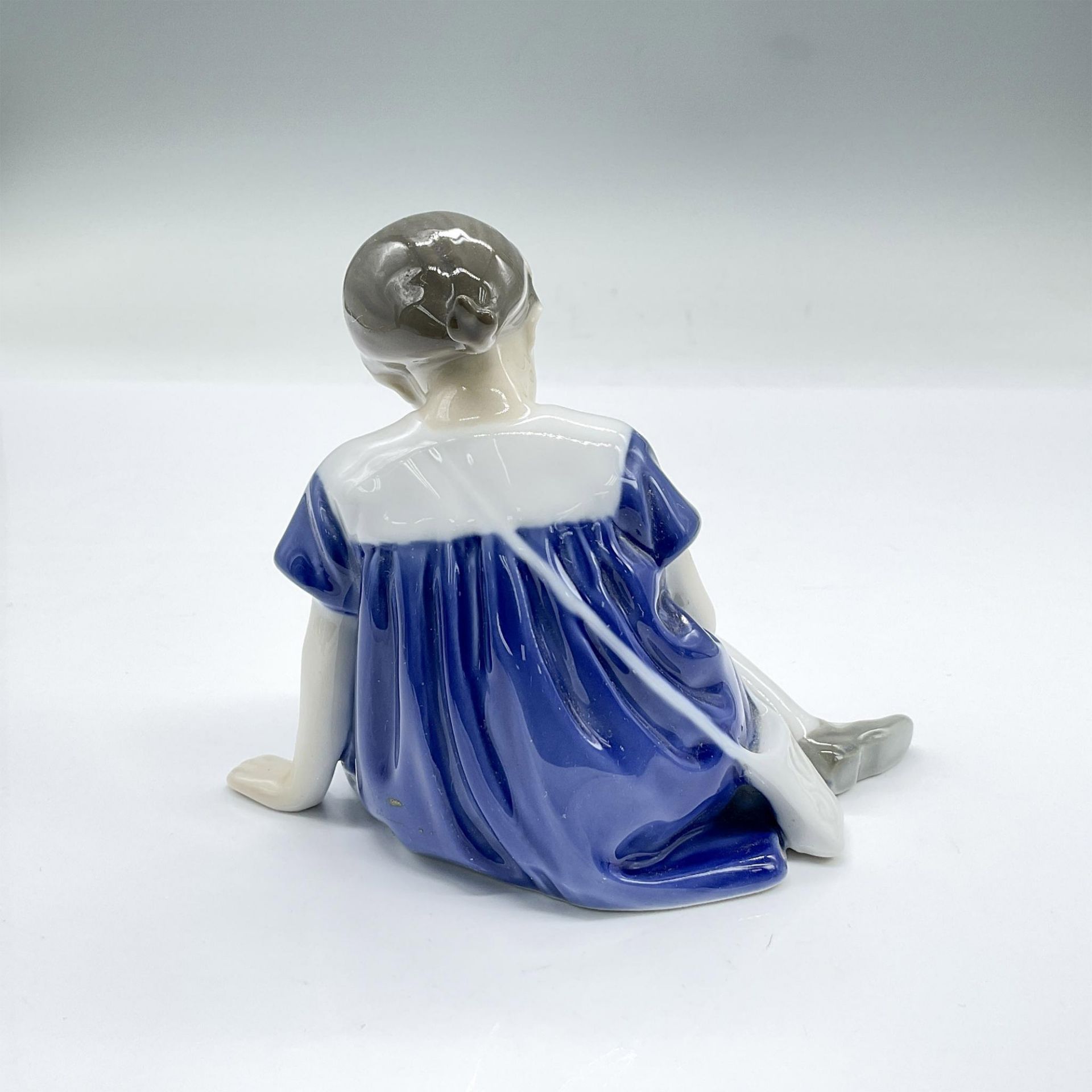 Bing & Grondahl Figurine, Girl with Doll 1526 - Bild 2 aus 3