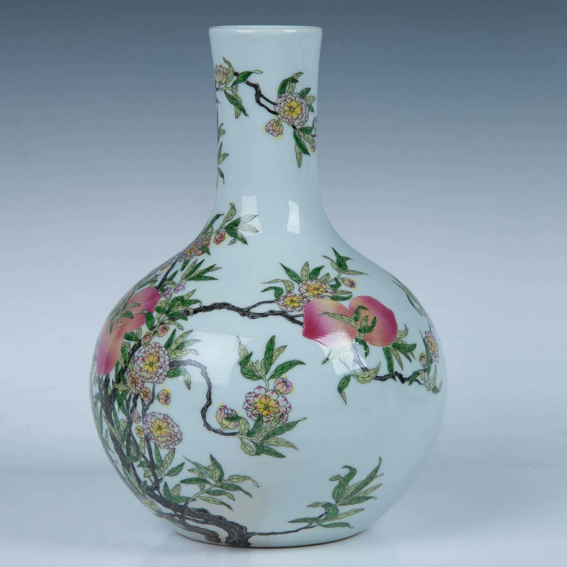 Chinese Porcelain Famille Rose Nine Peaches Bottle Vase - Bild 2 aus 8