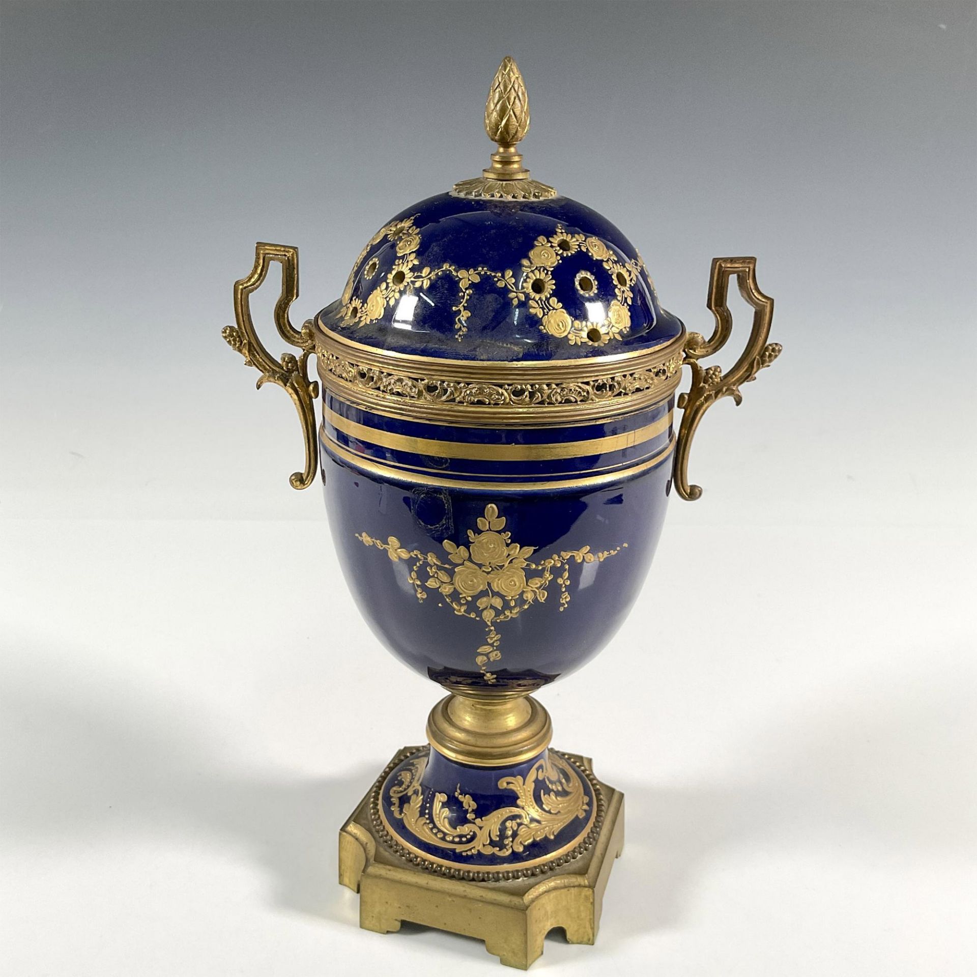 Sevres Porcelain and Bronze Mounted Vase with Lid - Bild 2 aus 4