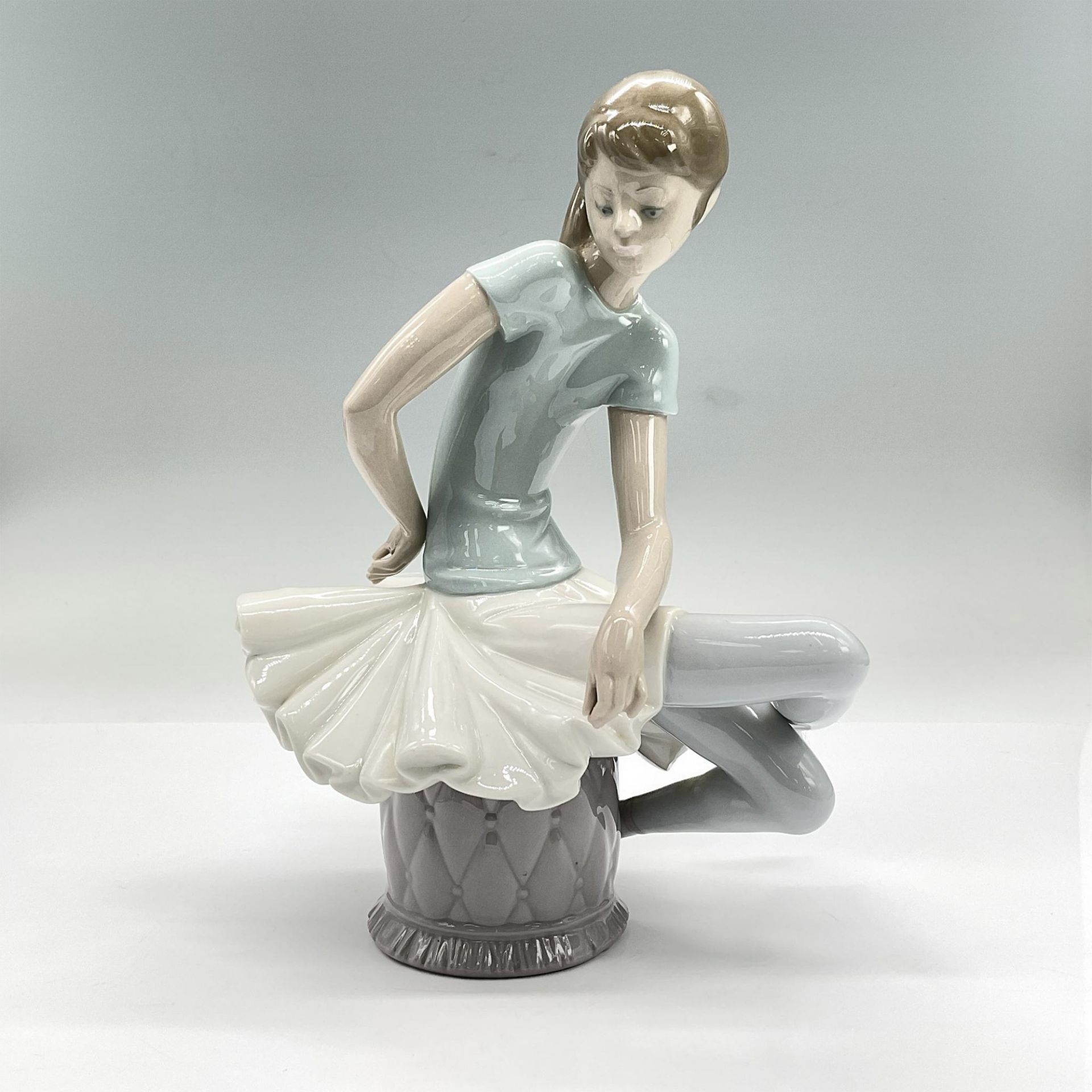 Lladro Porcelain Figurine, Julia 1001361