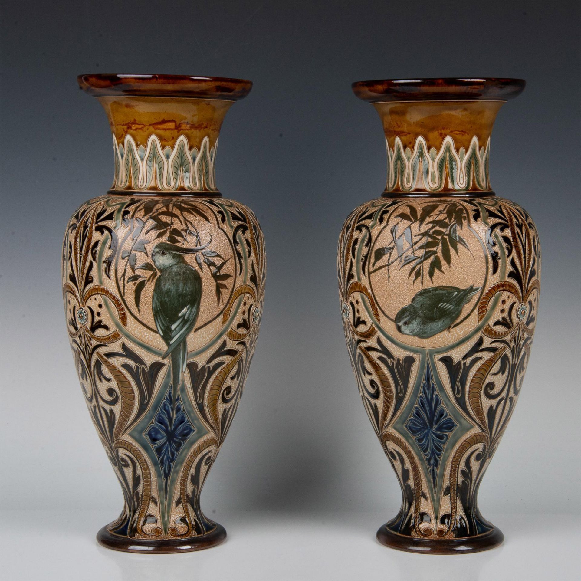 Pair of Doulton Lambeth Florence Barlow Stoneware Vases - Bild 2 aus 7