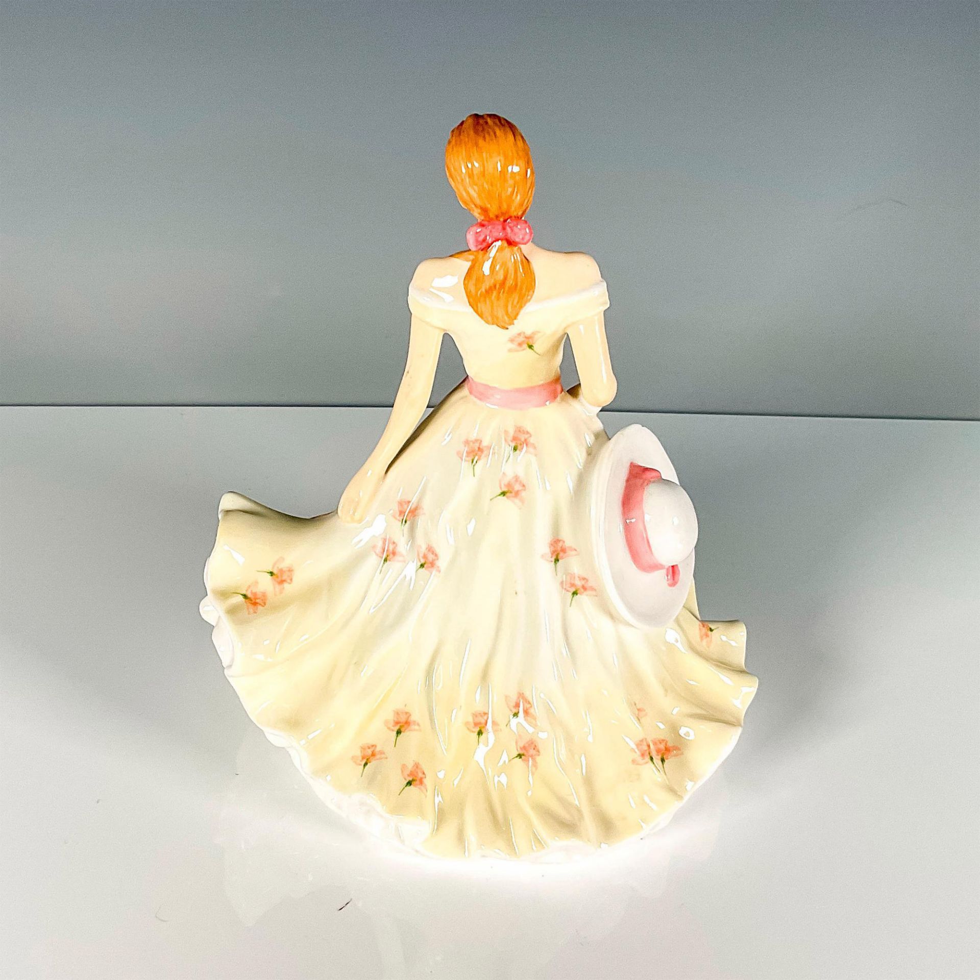 English Ladies Co. Bone China Figurine, With Love - Bild 2 aus 3