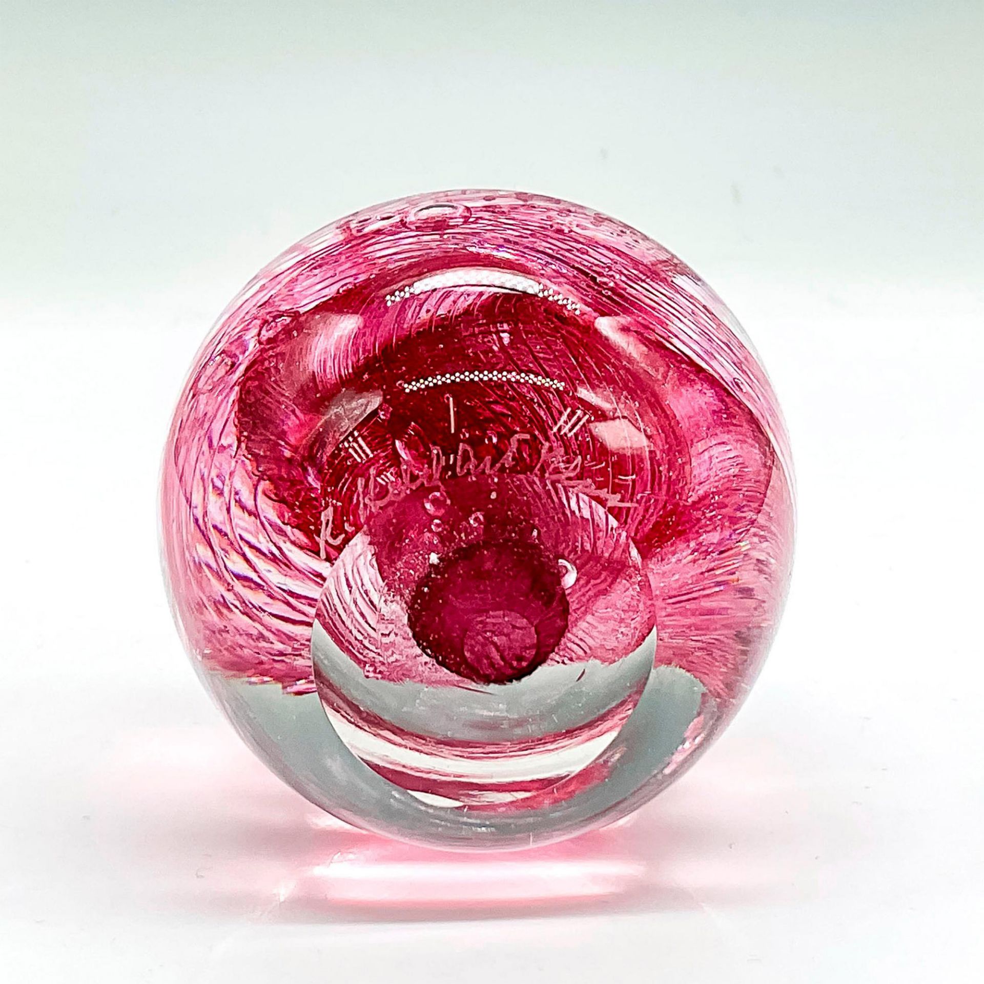 Robert Held Art Glass Paperweight, Fuchsia Swirl - Image 3 of 3