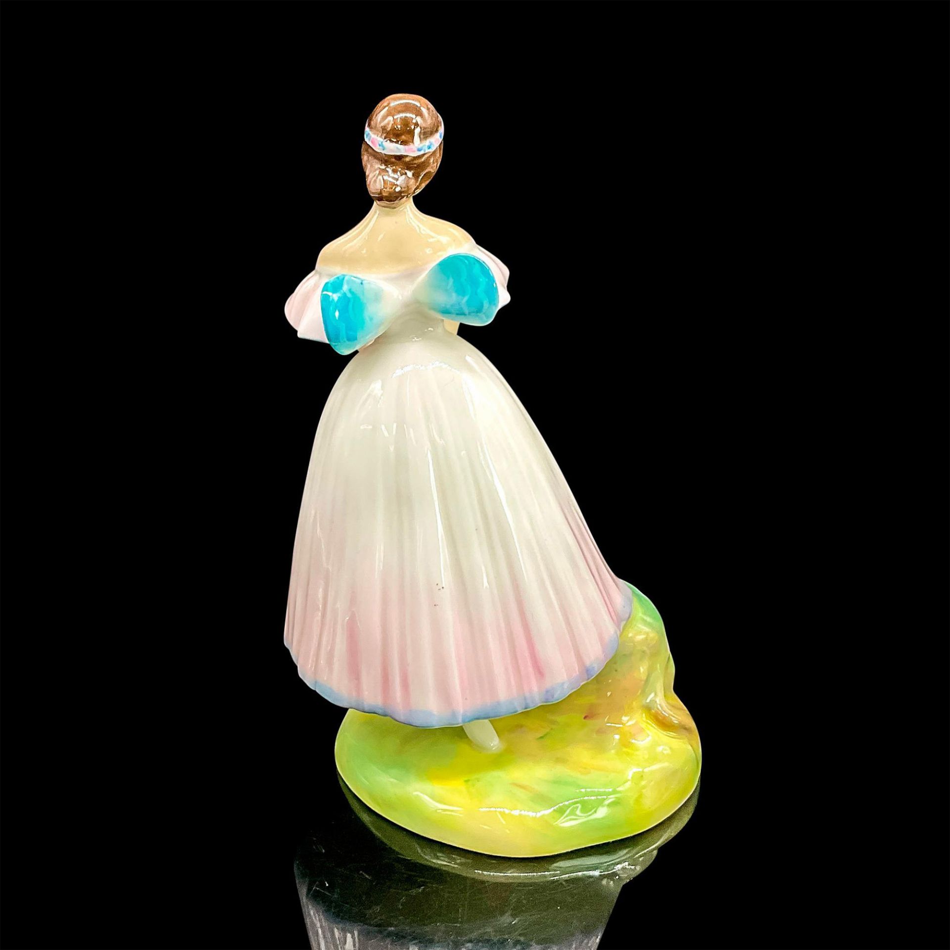 La Sylphide - HN2138 - Royal Doulton Figurine - Image 2 of 3