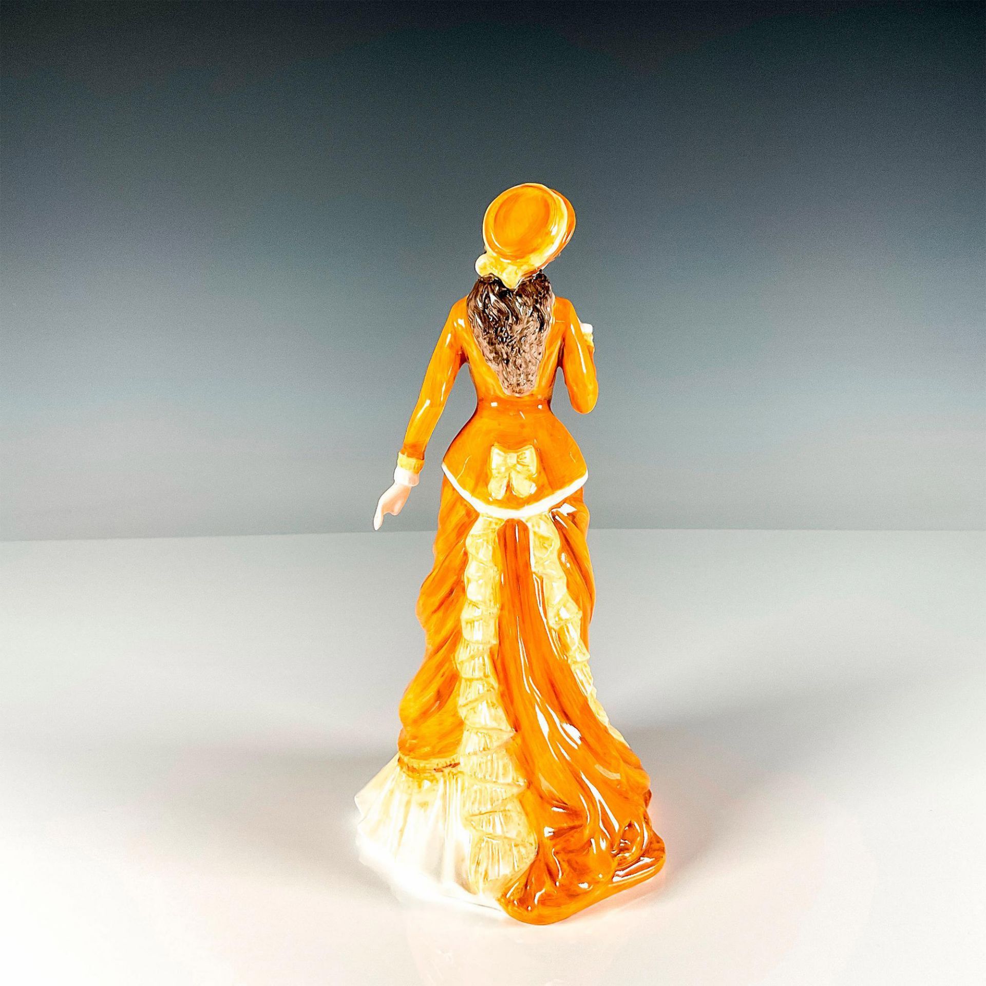 Sally - HN3383 - Royal Doulton Colorway Figurine - Bild 2 aus 3
