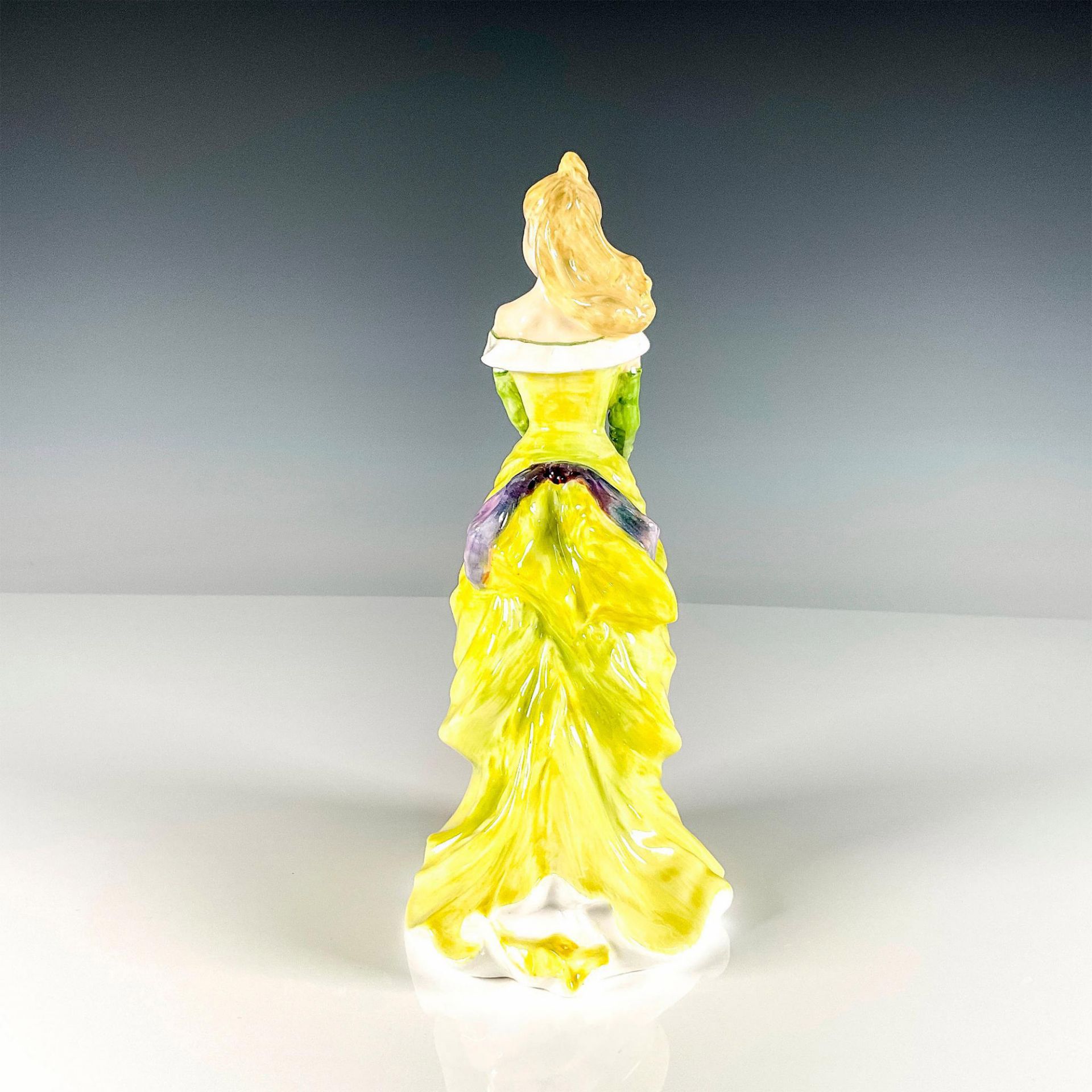 Natalie - HN4048 - Royal Doulton Colorway Figurine - Bild 2 aus 3