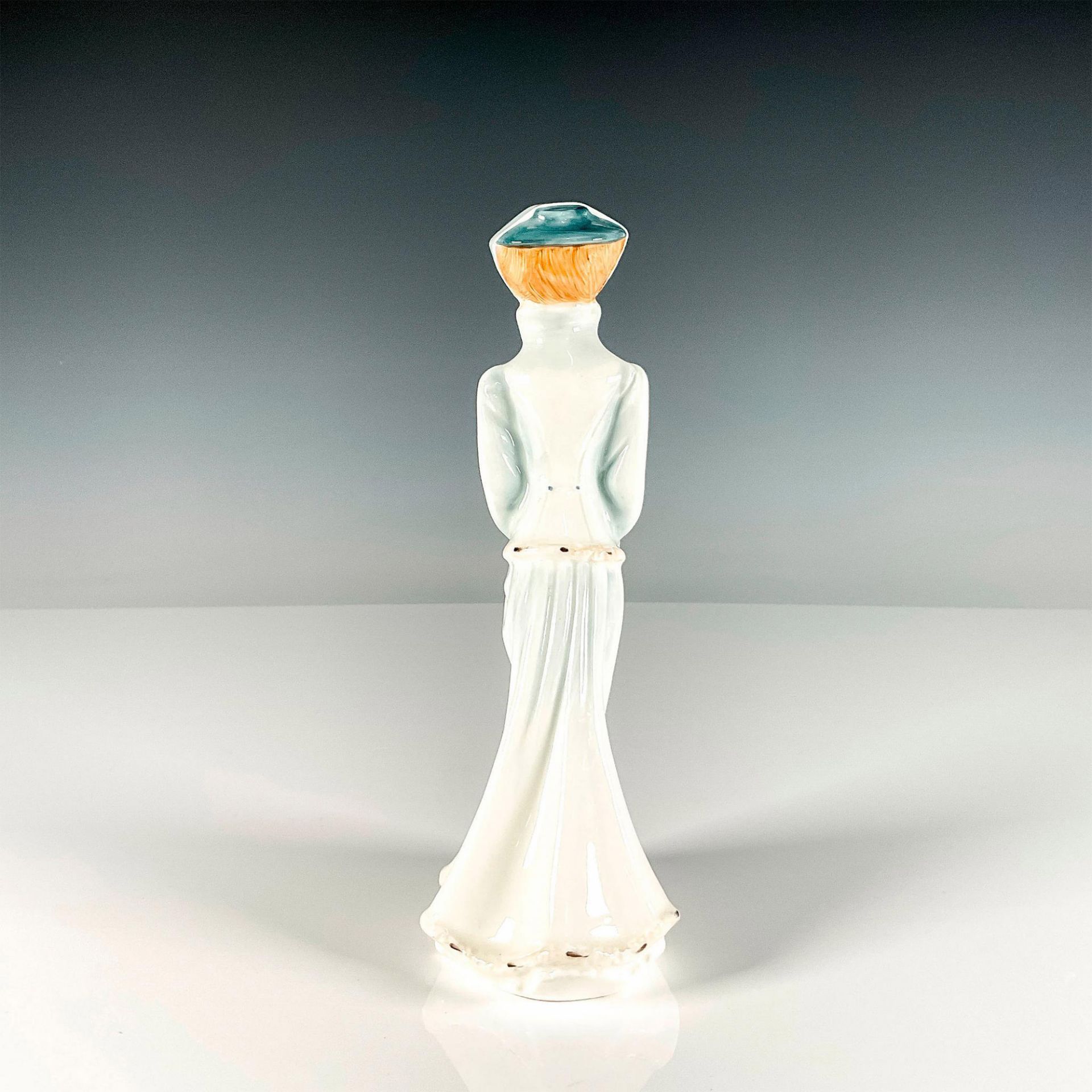 Sarah In Winter - HN3005 - Royal Doulton Figurine - Bild 2 aus 3