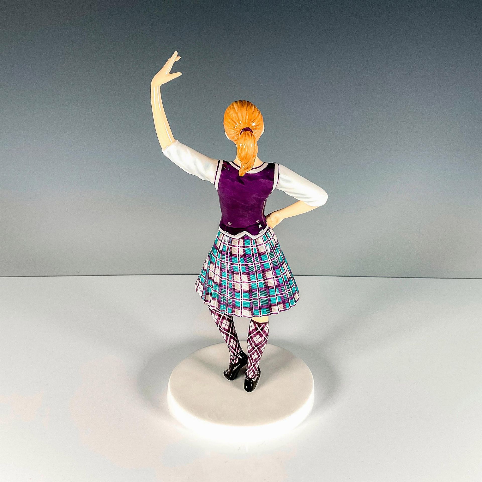 Scottish Highland Fling - HN5572 - Royal Doulton Figurine - Image 2 of 3