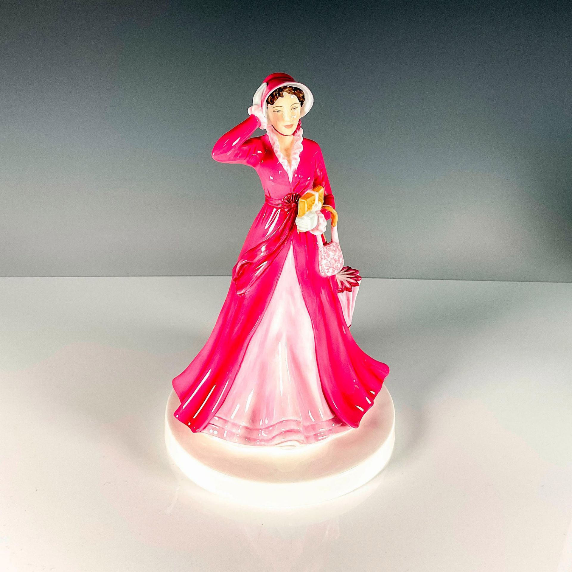 Lady Doulton - HN5743 - Royal Doulton Figurine