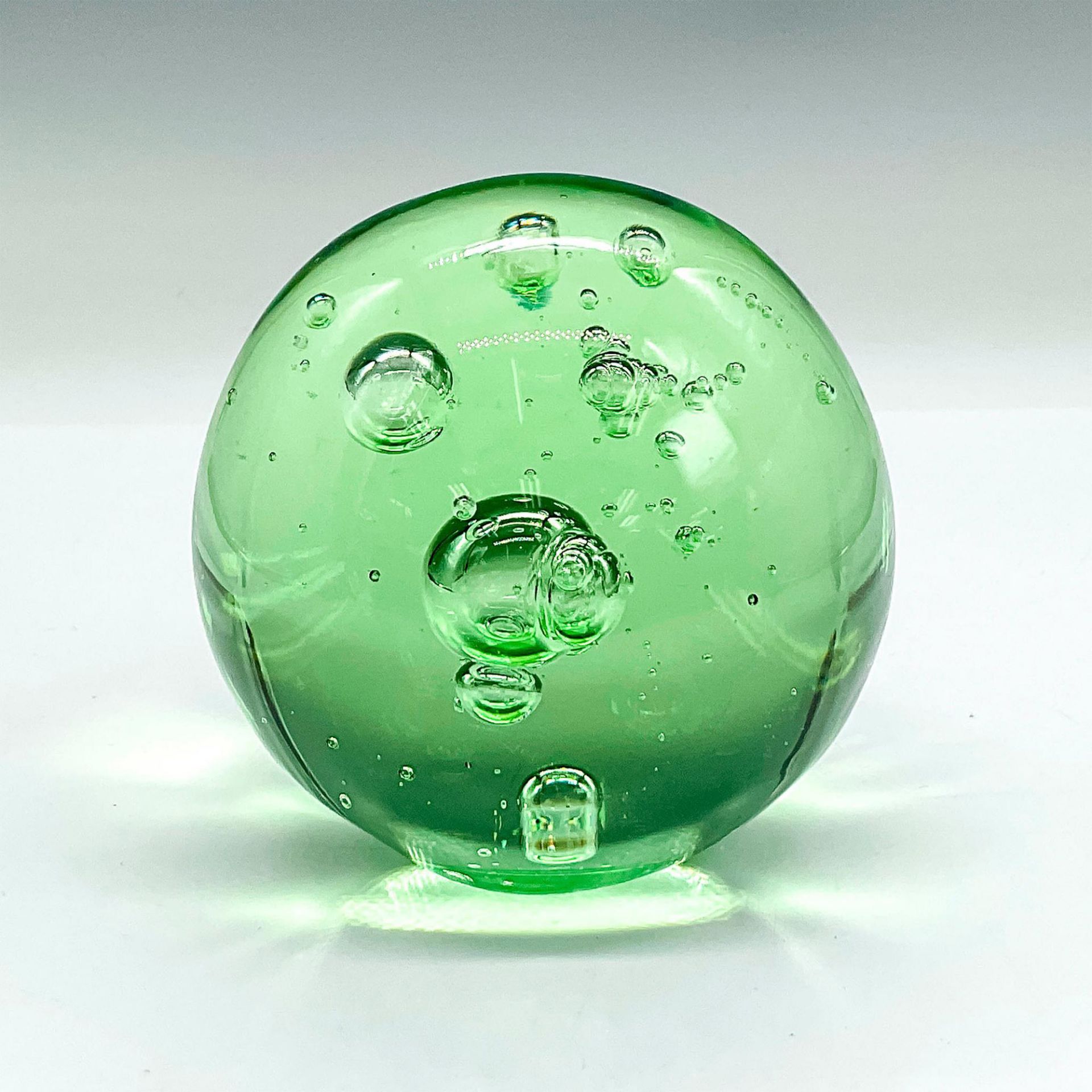 Cristal De Monterrey Green Glass Sphere Orb Paperweight - Bild 2 aus 3