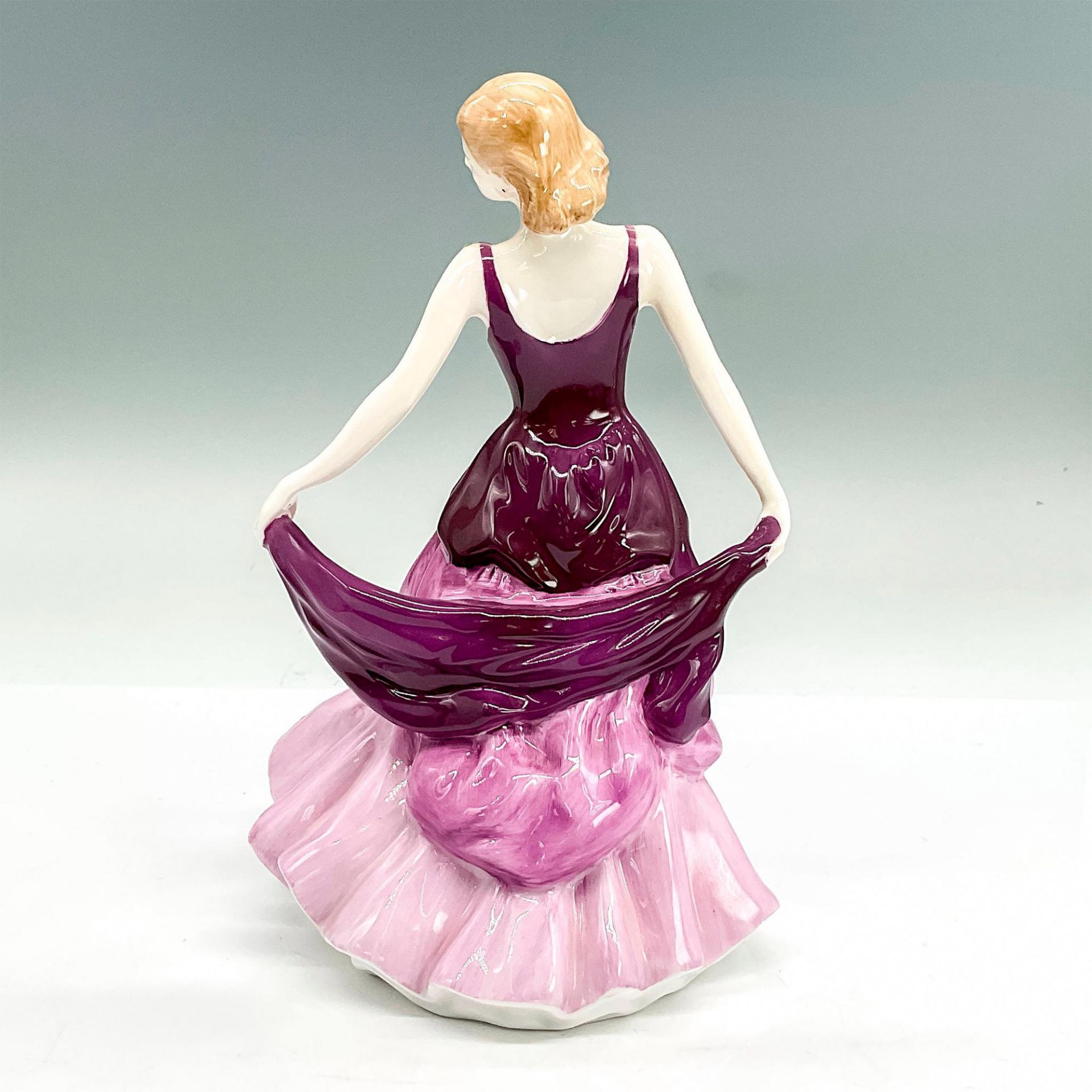 Eleanor - HN4624 - Royal Doulton Figurine - Bild 2 aus 3