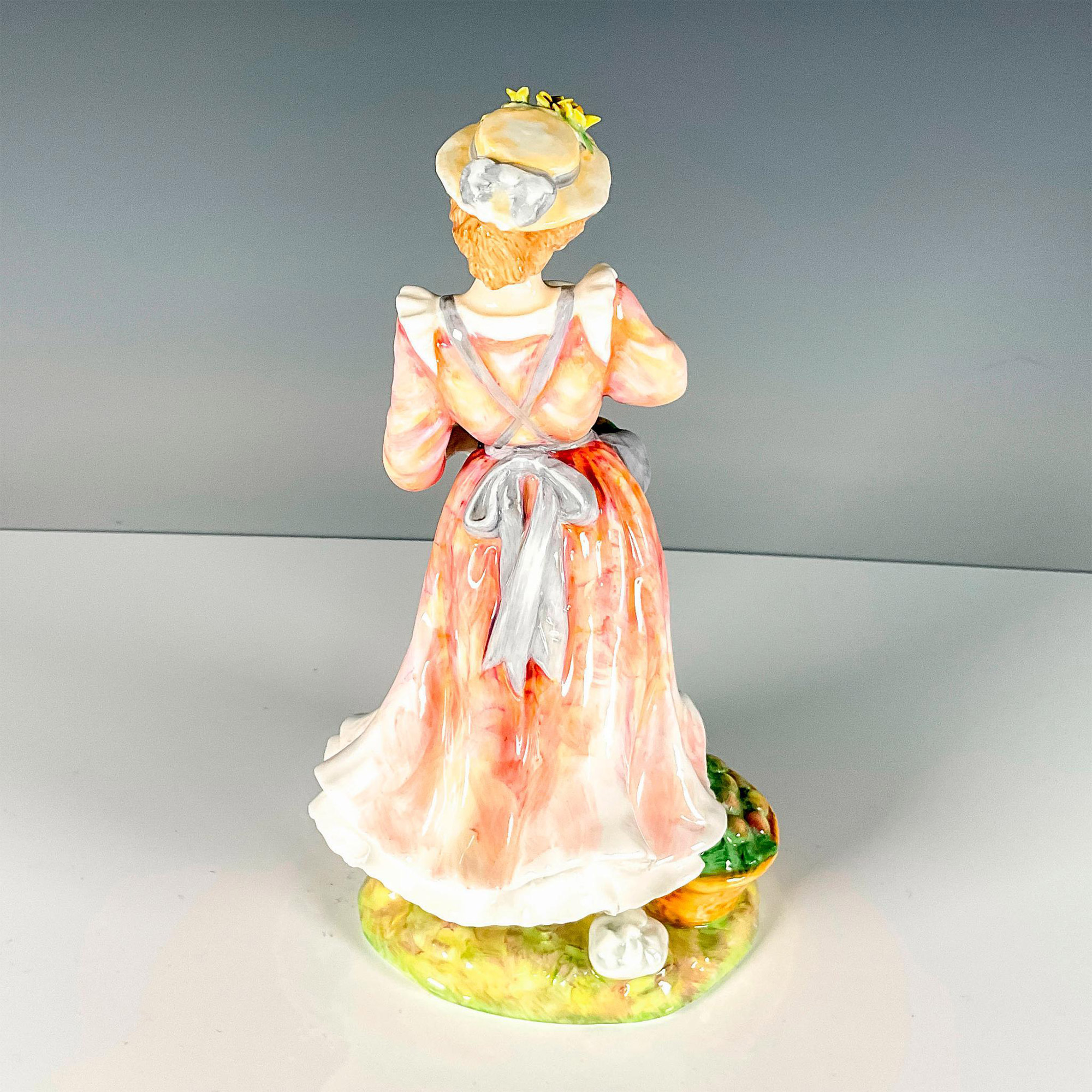 Country Love - HN2418 - Royal Doulton Figurine - Image 2 of 3