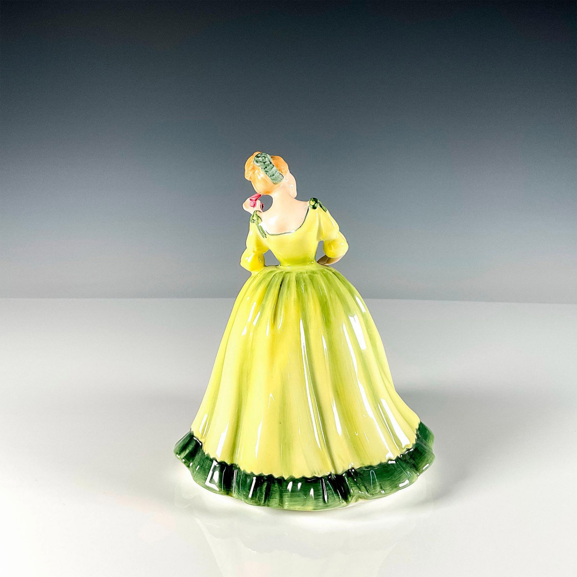 Paula - HN2906 - Royal Doulton Figurine - Bild 2 aus 3