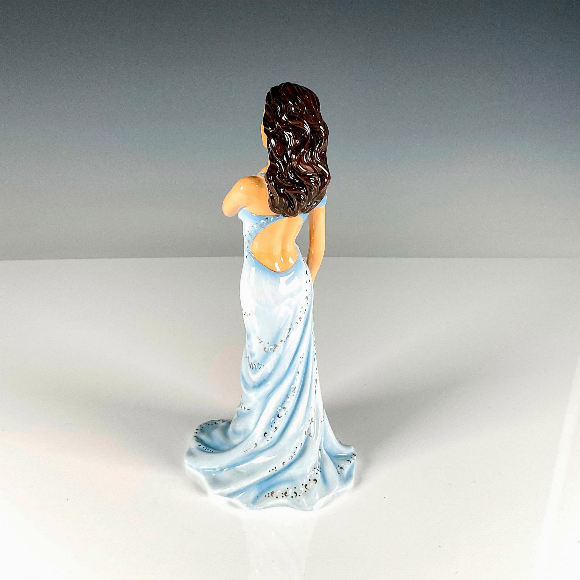 Maria (USA Exclusive) - HN5057 - Royal Doulton Figurine - Image 2 of 3