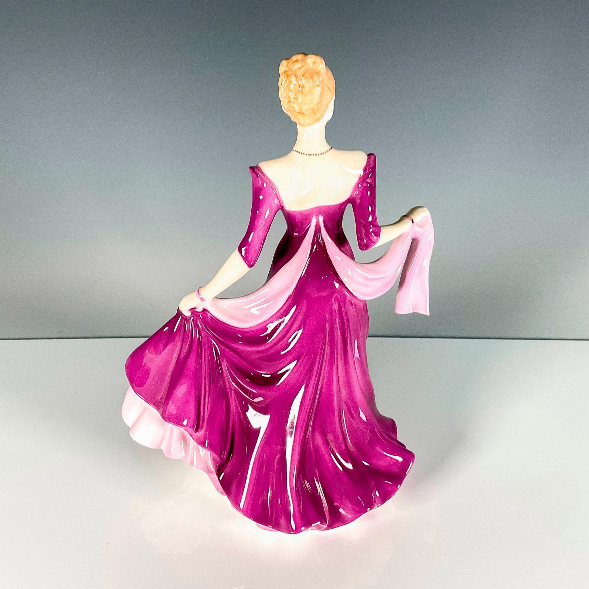 Ellie - HN4017 - Royal Doulton Figurine - Bild 2 aus 3