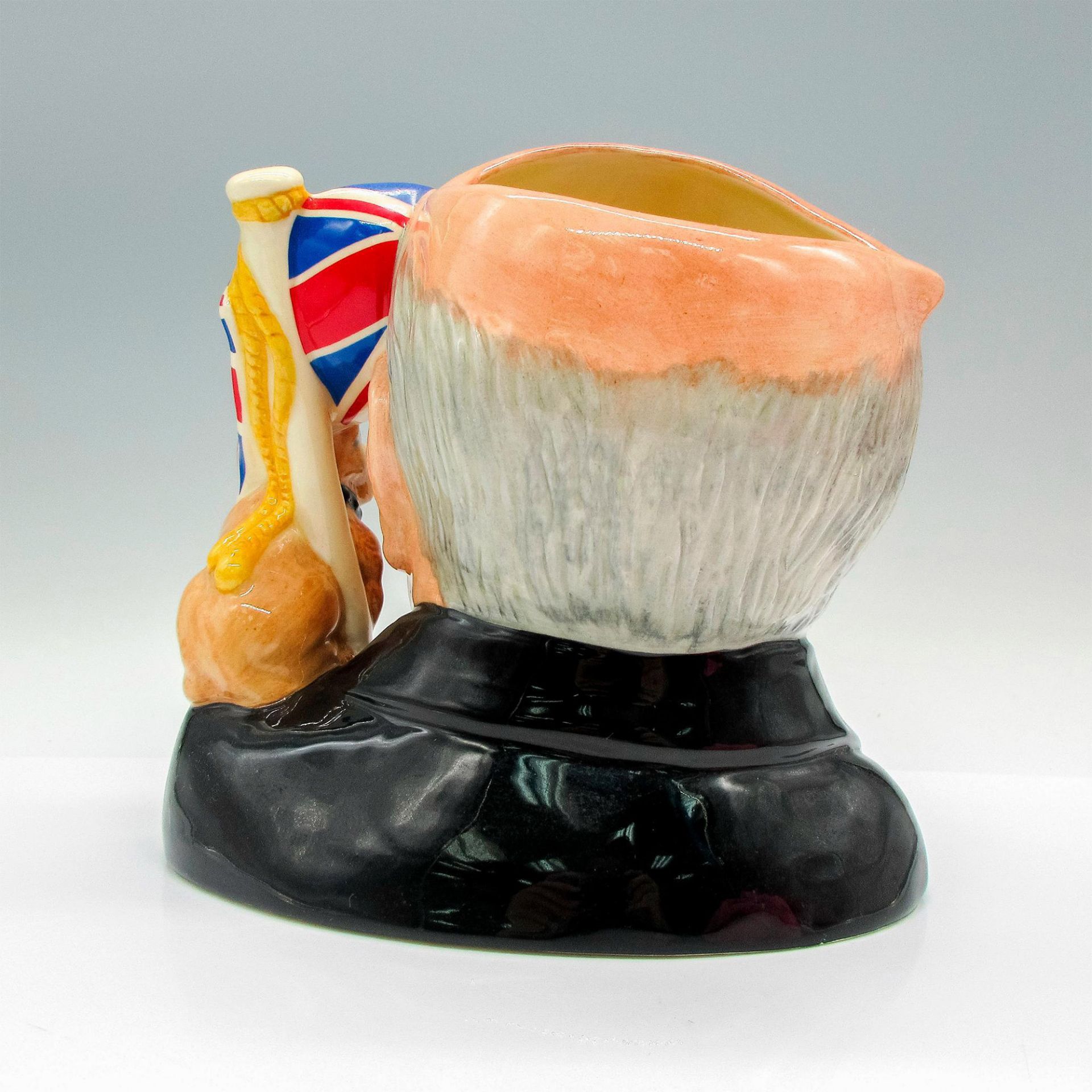 Winston Churchill D6907 (Union Jack and Bulldog Handle) - Large - Royal Doulton Character Jug - Bild 2 aus 3