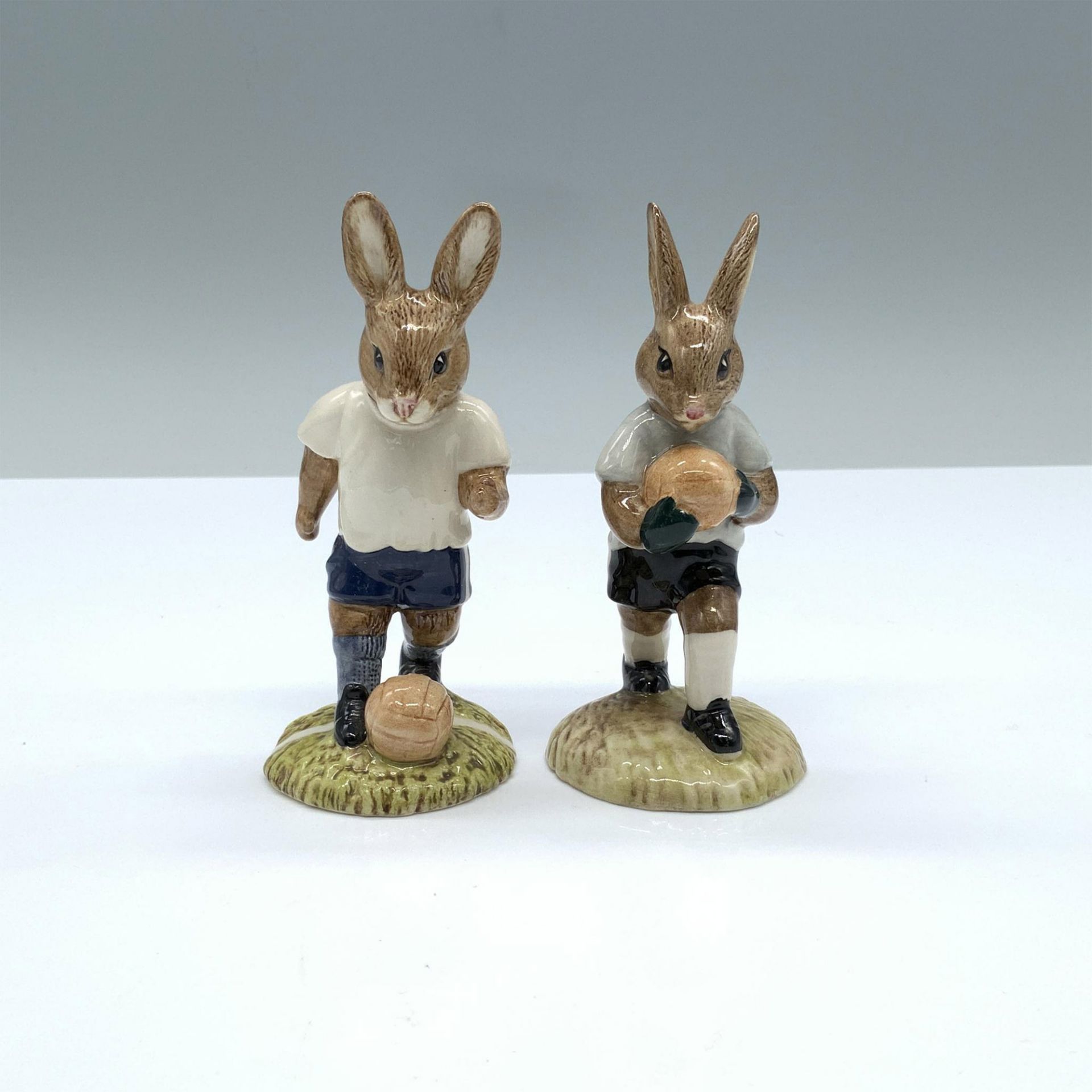 2pc Royal Doulton Bunnykins Figurines, Footballers DB122/121