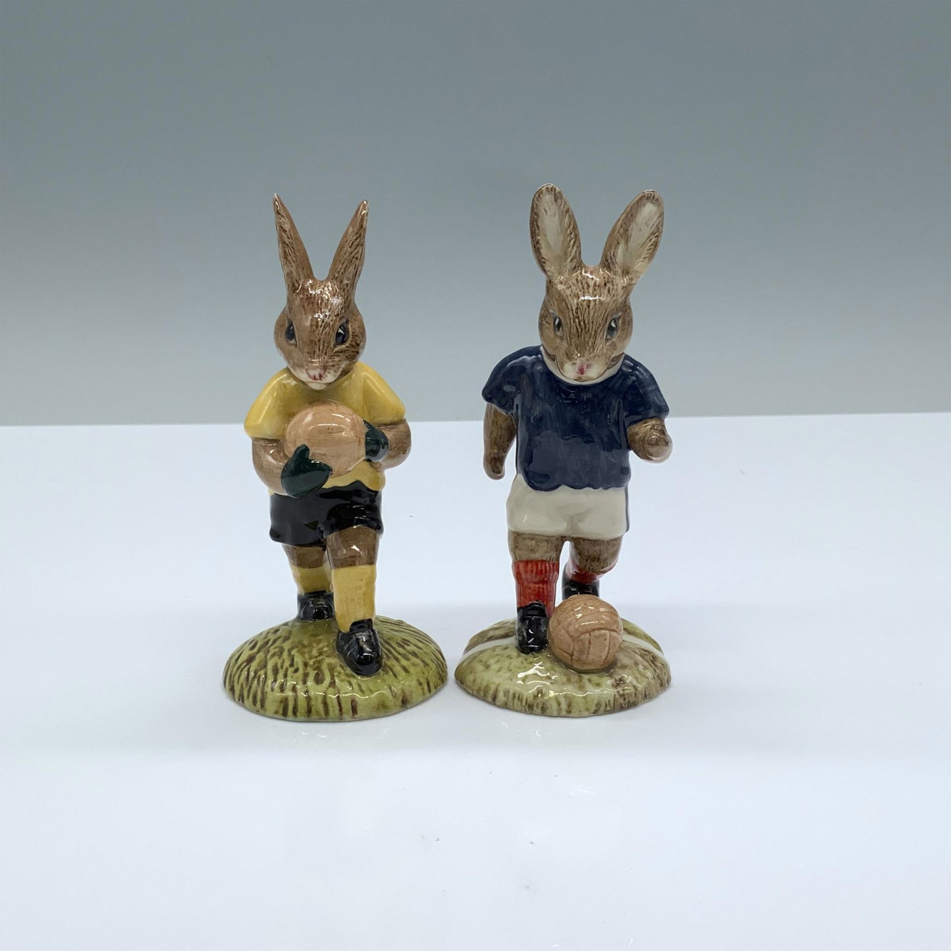2pc Royal Doulton Bunnykins Figurines, Footballers DB123/120