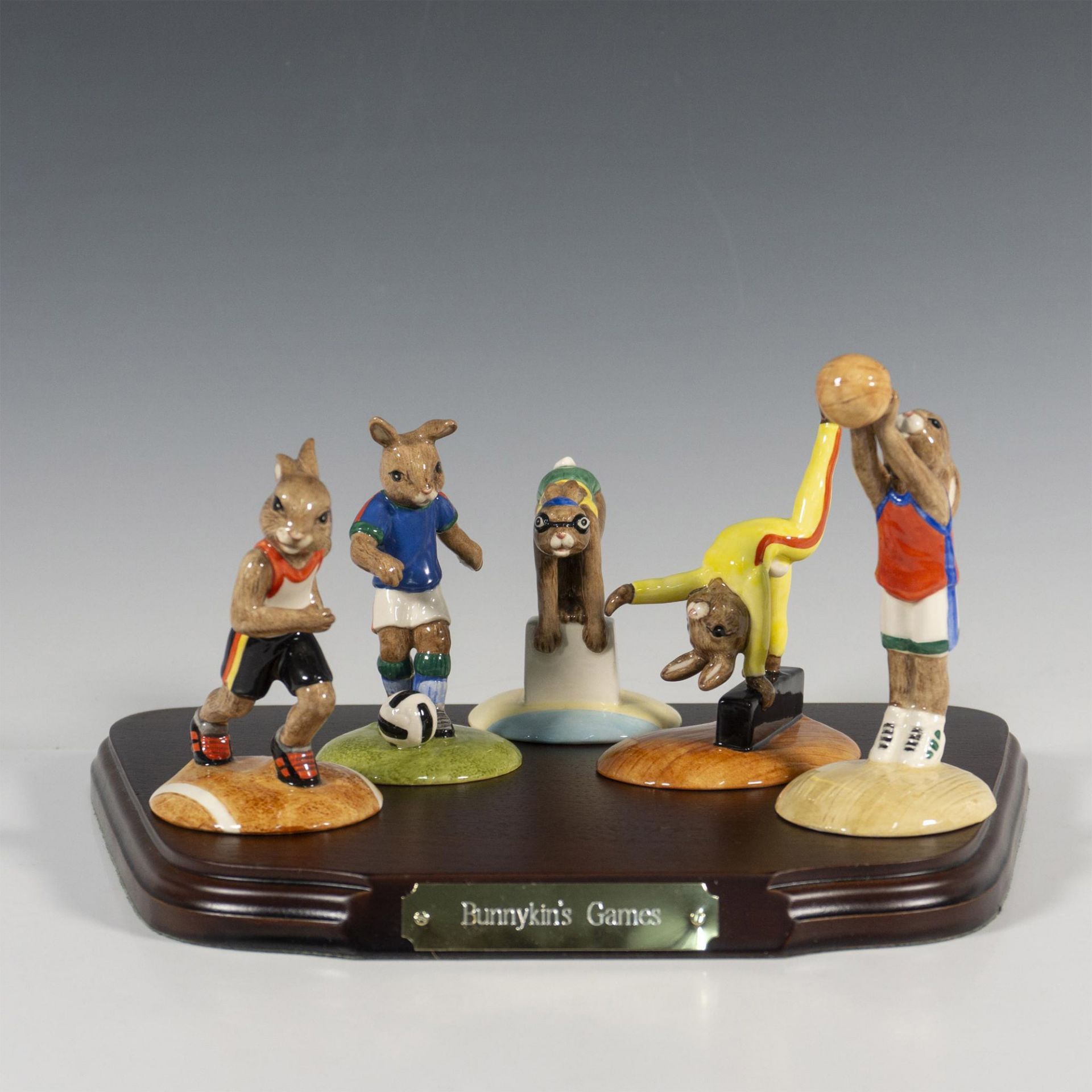 6pc Royal Doulton Bunnykins Olympic Games Figures & Base - Image 2 of 5
