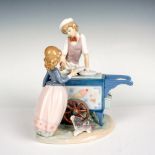 Ice Cream Vendor 1005325 - Lladro Porcelain Figurine