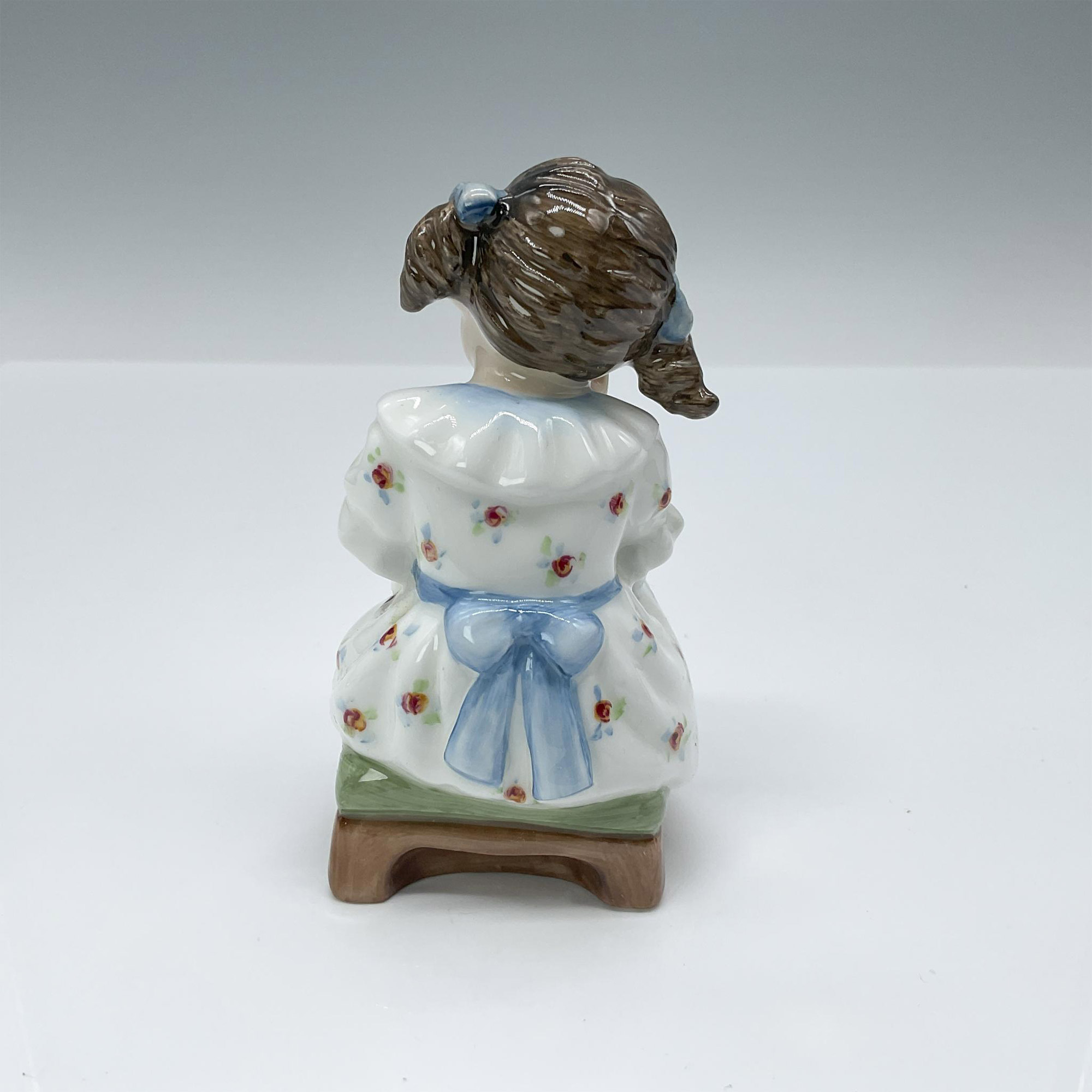 Storytime - HN3695 - Royal Doulton Figurine - Image 2 of 3