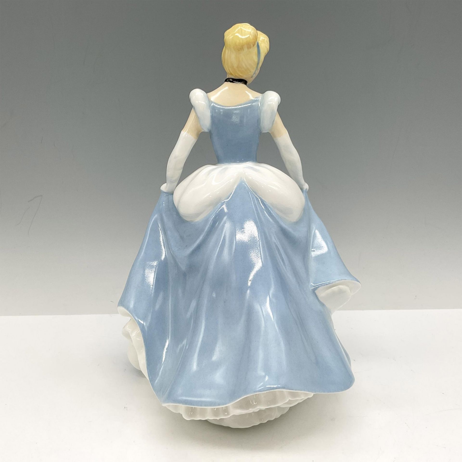 Cinderella - HN3677 - Royal Doulton Figurine - Bild 2 aus 3