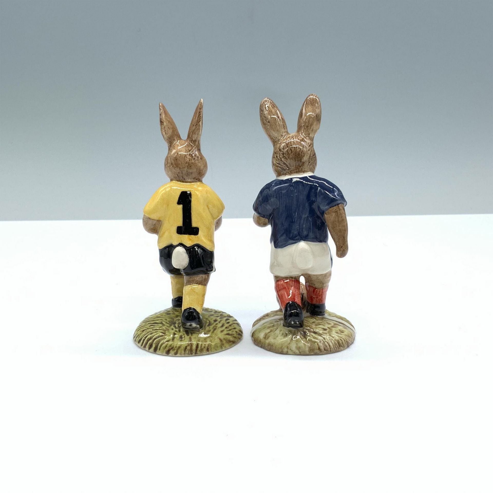 2pc Royal Doulton Bunnykins Figurines, Footballers DB123/120 - Bild 2 aus 3
