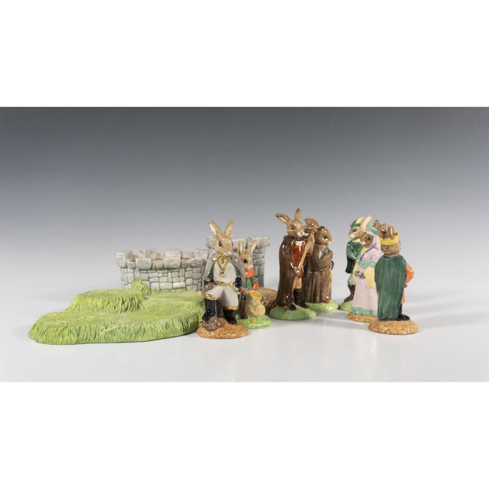 8pc Royal Doulton Bunnykins, Robin Hood Collection & Base - Image 3 of 4