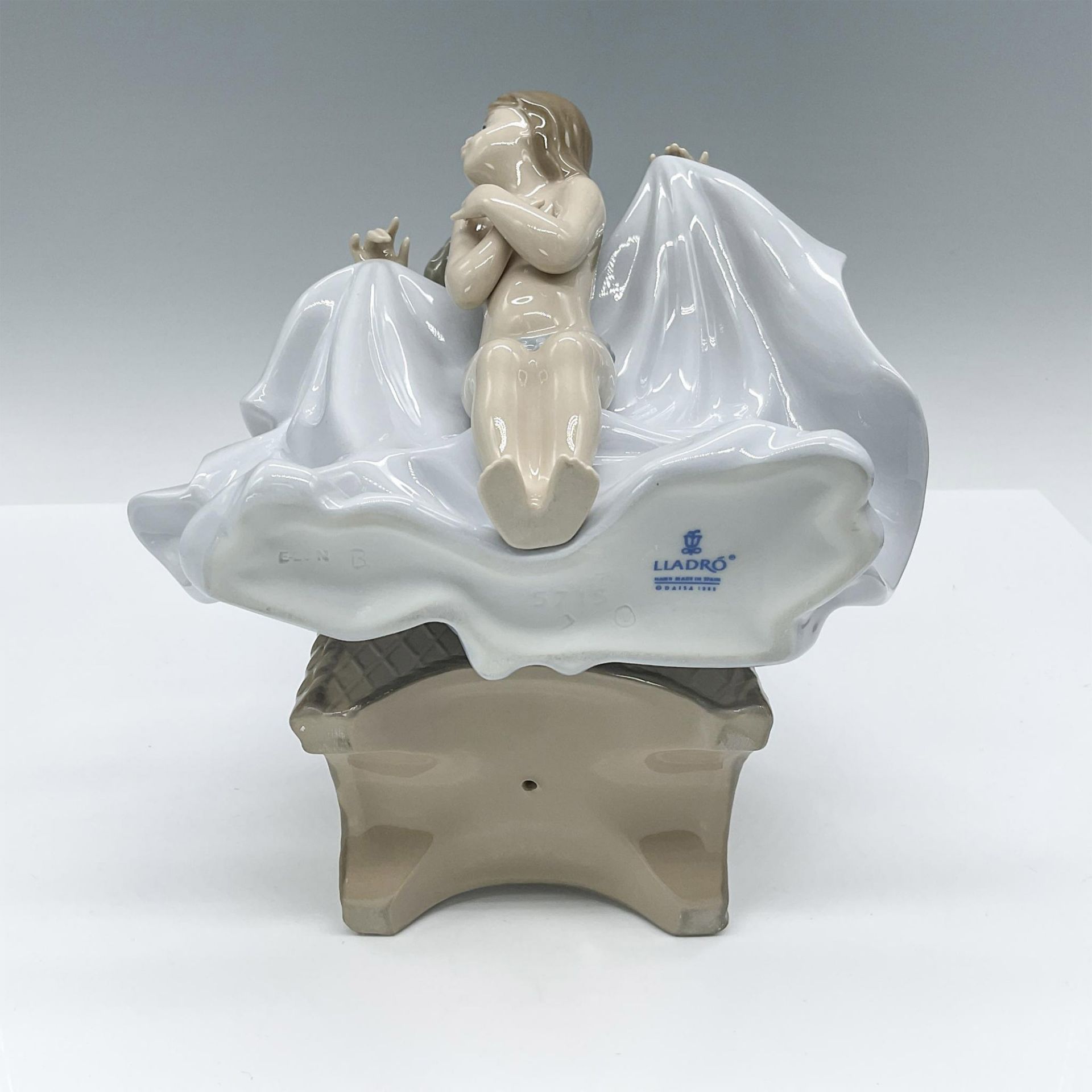 Mommy It's Cold 1005715 - Lladro Porcelain Figurine - Image 3 of 3