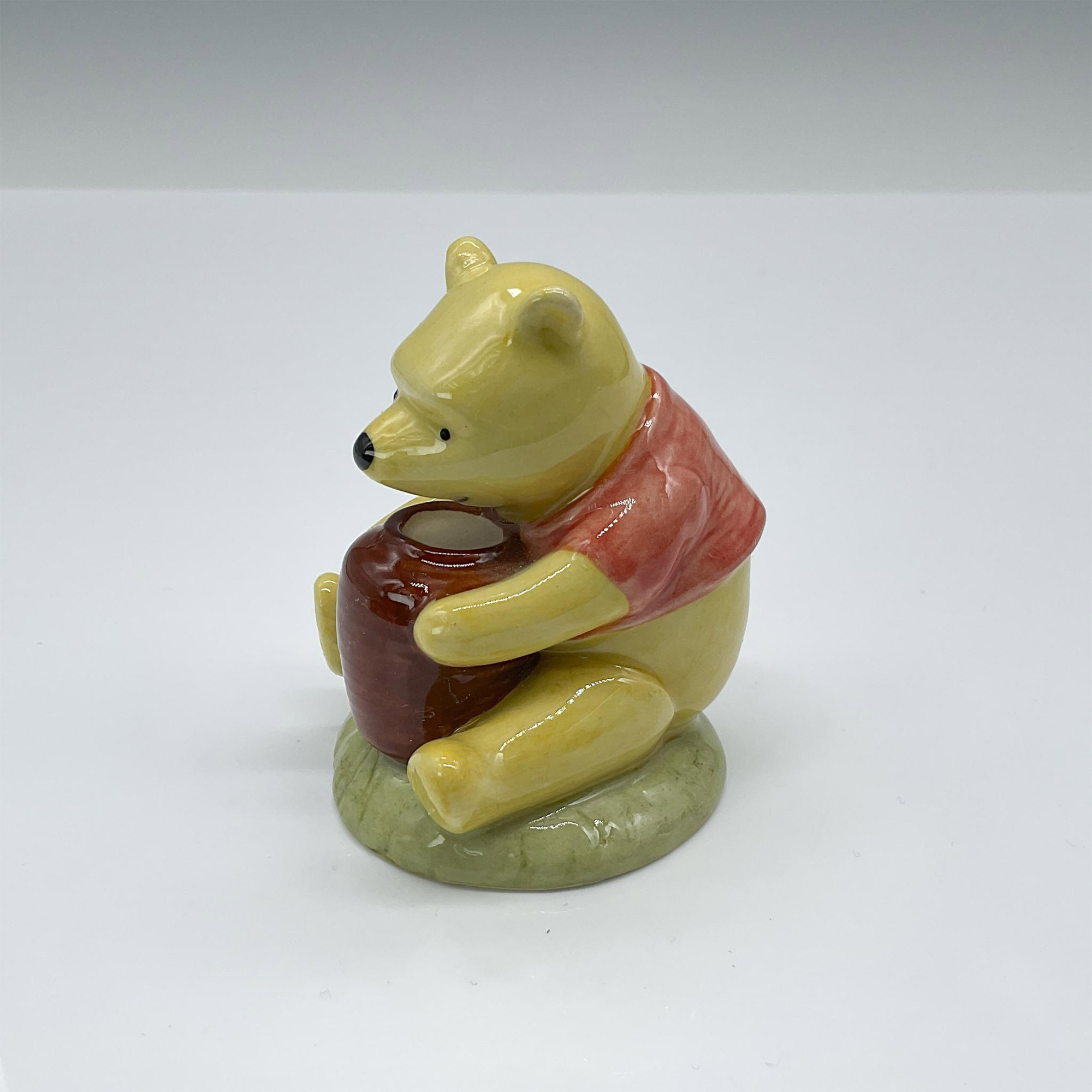 Winnie the Pooh - WP1 - Royal Doulton Walt Disney Figurine - Image 2 of 3