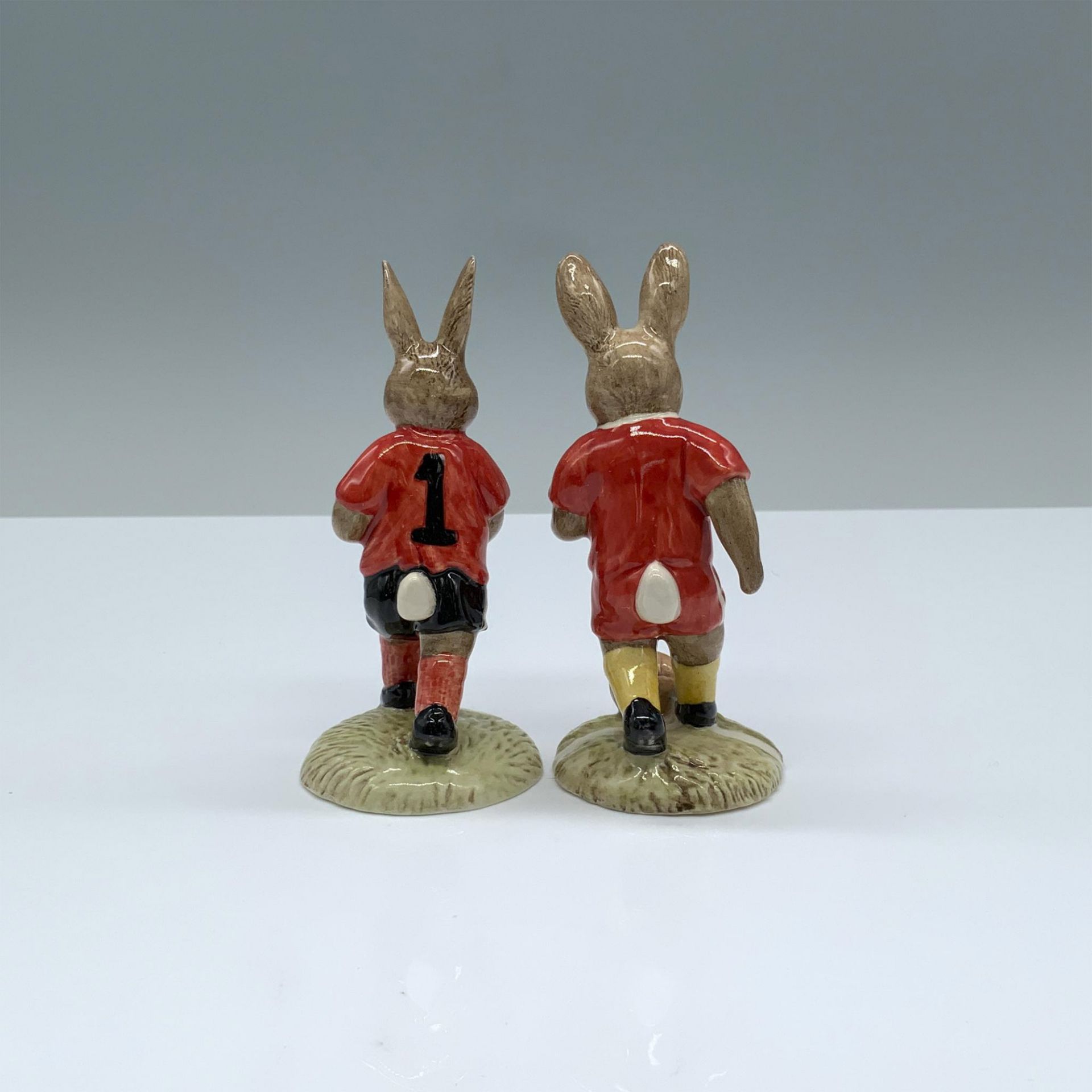 2pc Royal Doulton Bunnykins Figurines, Footballers DB119/118 - Image 2 of 3