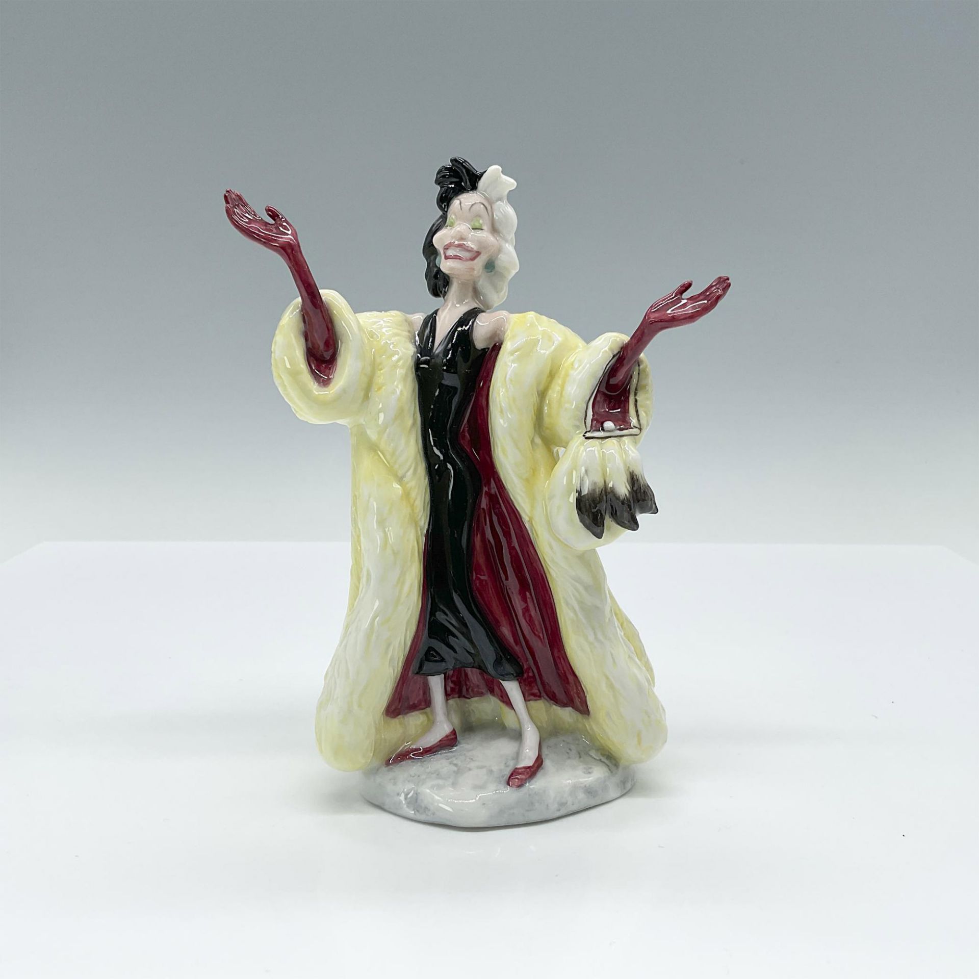 101 Dalmatians Cruella De Vil - Royal Doulton Walt Disney Figurine