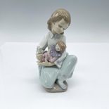 Thoughtful Caress 1005990 - Lladro Porcelain Figurine