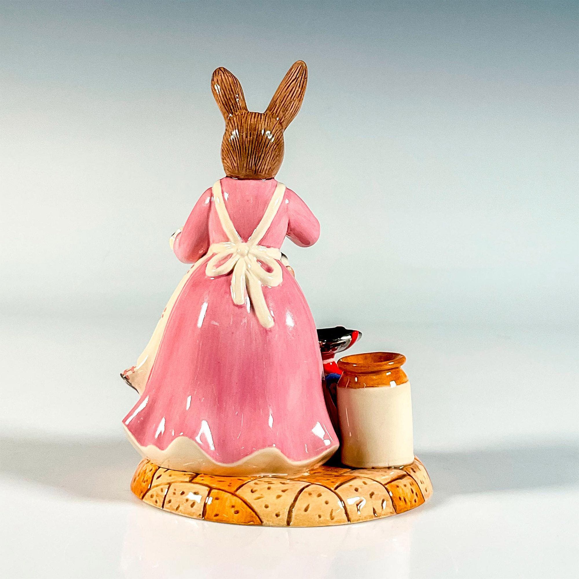 Royal Doulton Bunnykins Figurine, Cup Cakes Platinum DB500 - Image 2 of 3