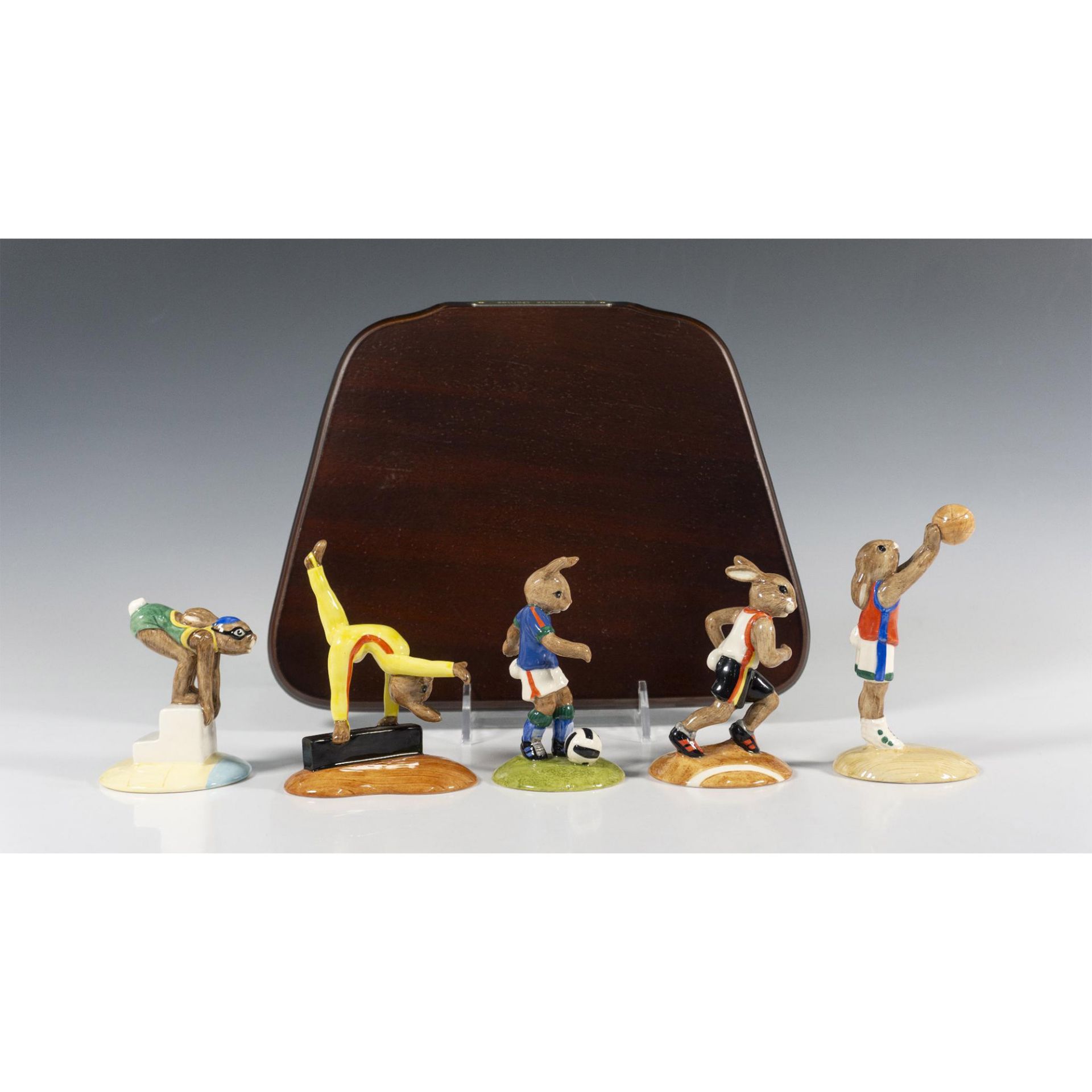 6pc Royal Doulton Bunnykins Olympic Games Figures & Base - Image 5 of 5