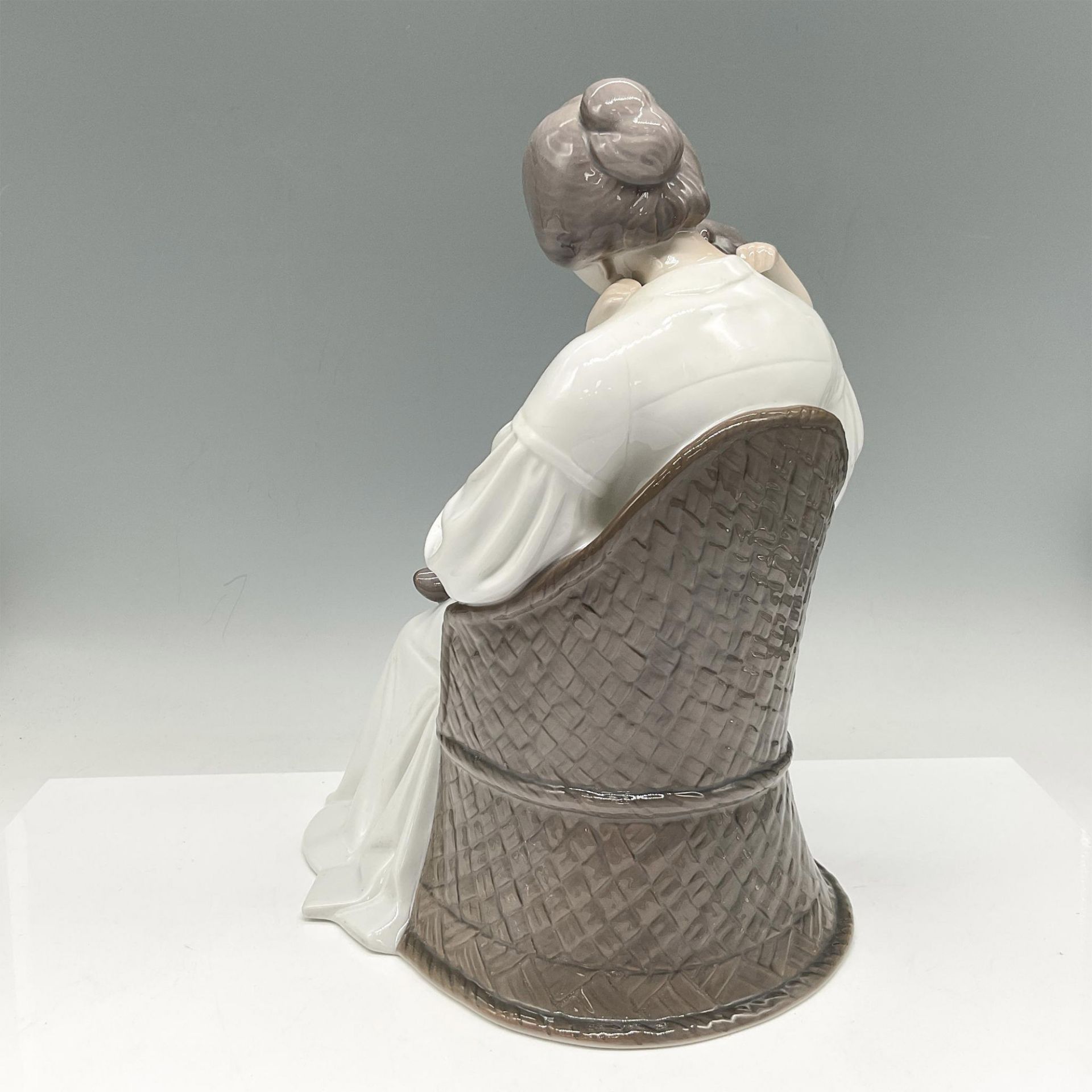 Bing & Grondahl Porcelain Figurine, Mother and Child - Bild 2 aus 3
