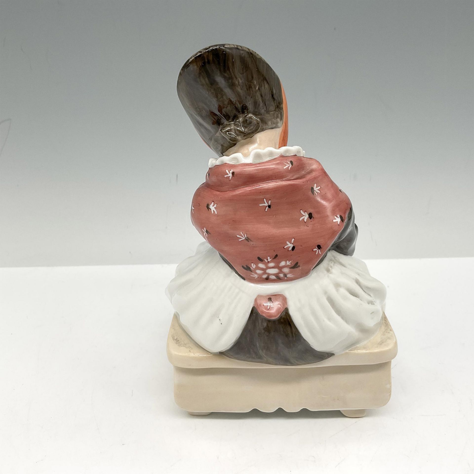 Royal Copenhagen Porcelain Figurine, Girl Sewing - Bild 2 aus 3