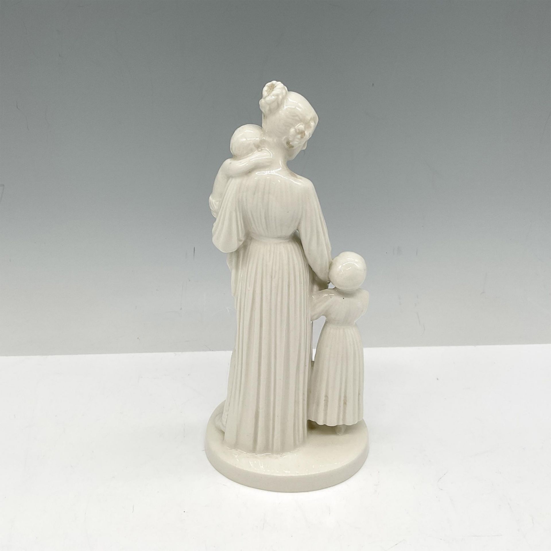 Herman W. Bissen Royal Copenhagen Figurine, Motherly Love 12159 - Bild 2 aus 3