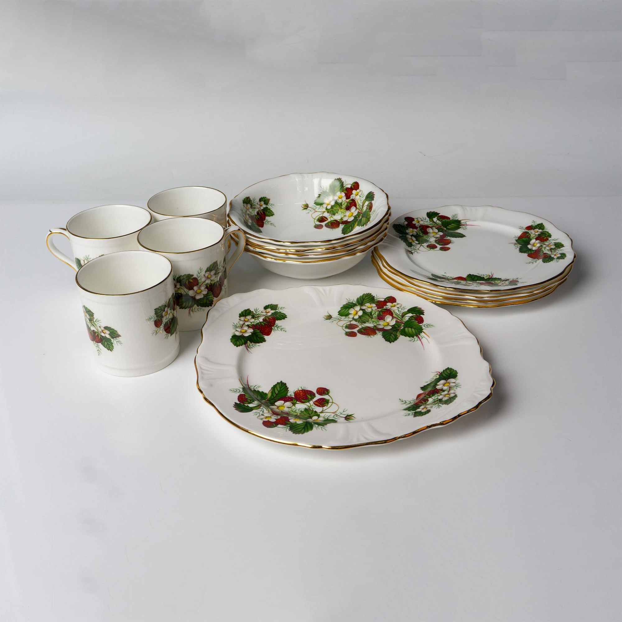 13pc Hammersley China Dessert & Coffee Set, Strawberry Ripe - Image 4 of 4