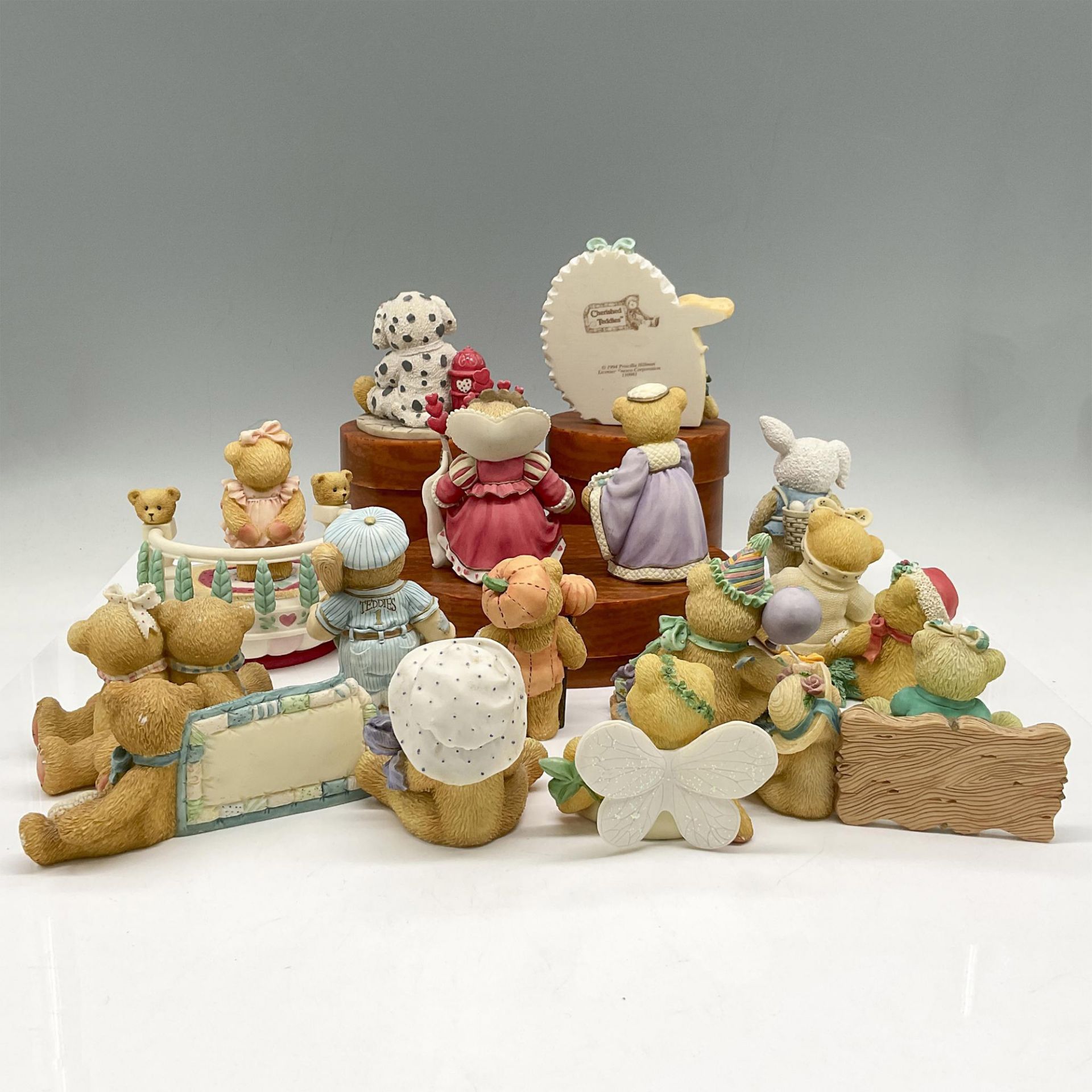 21pc Cherished Teddies Figurines + Bases - Bild 2 aus 3