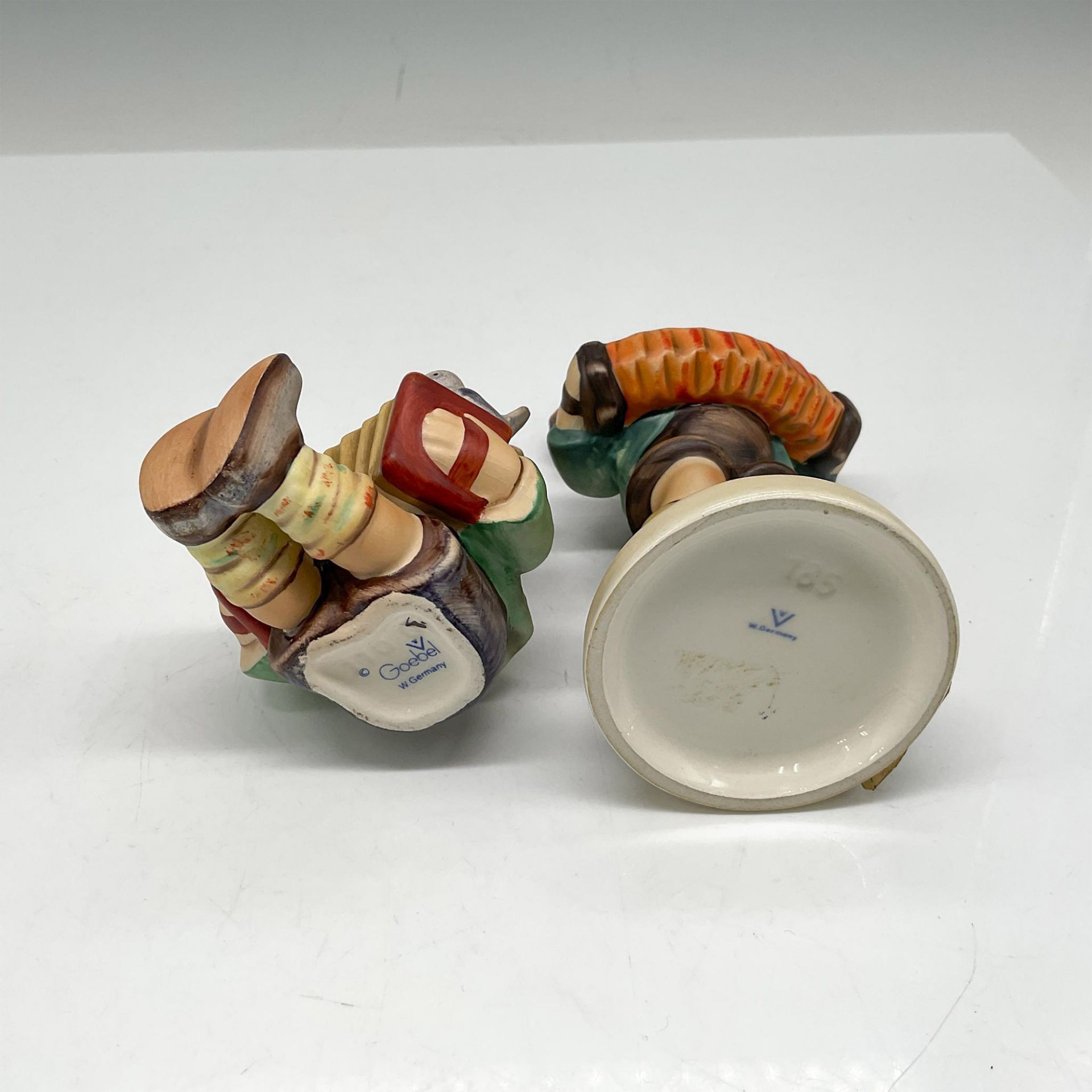 2pc Goebel Hummel Porcelain Figurines, Accordions - Bild 3 aus 3