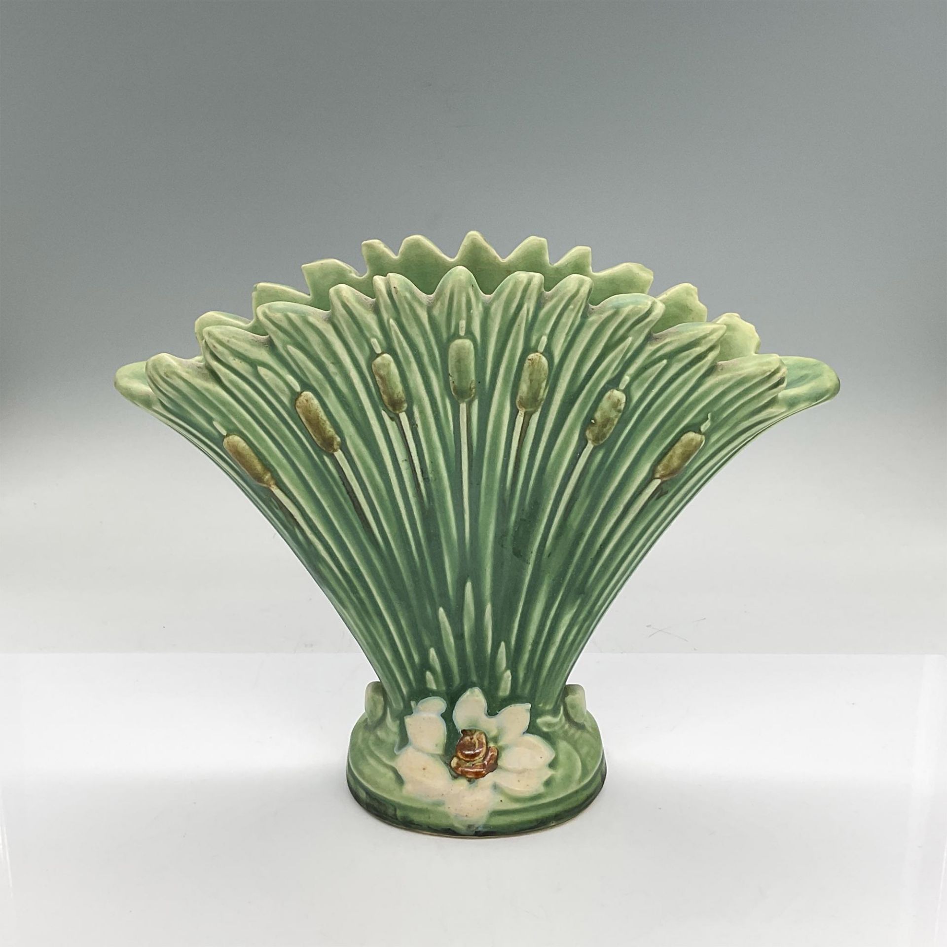 Weller Ware Pottery Vase, Ardsley Cattails & Lilies - Bild 2 aus 3