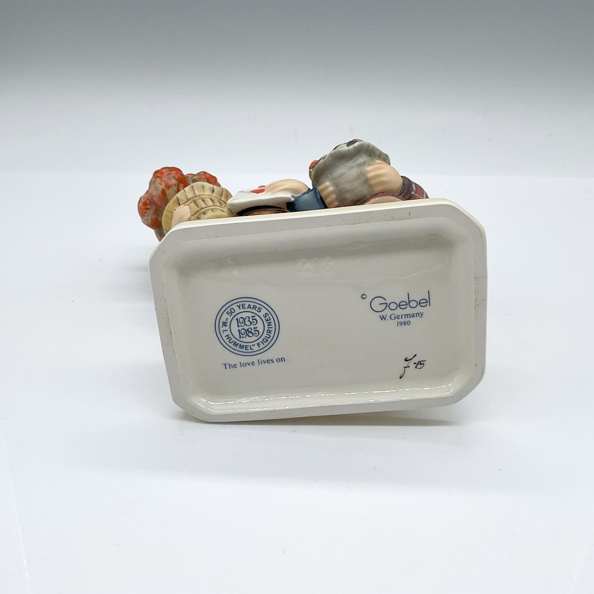 Goebel Hummel Porcelain Figurine, The Love Lives On - Bild 3 aus 3
