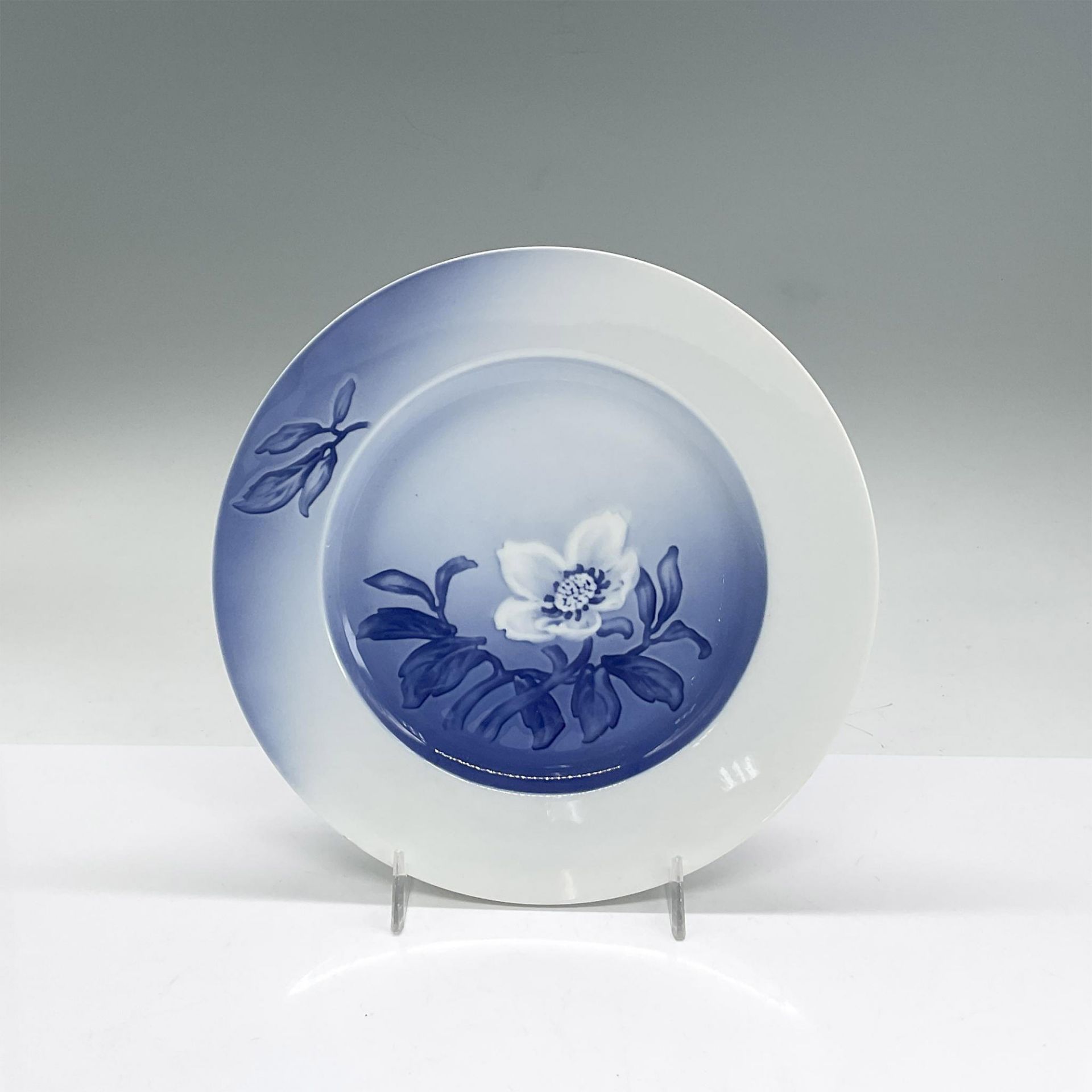 4pc Bing & Grondahl Porcelain Dishes, Christmas Rose - Image 4 of 7