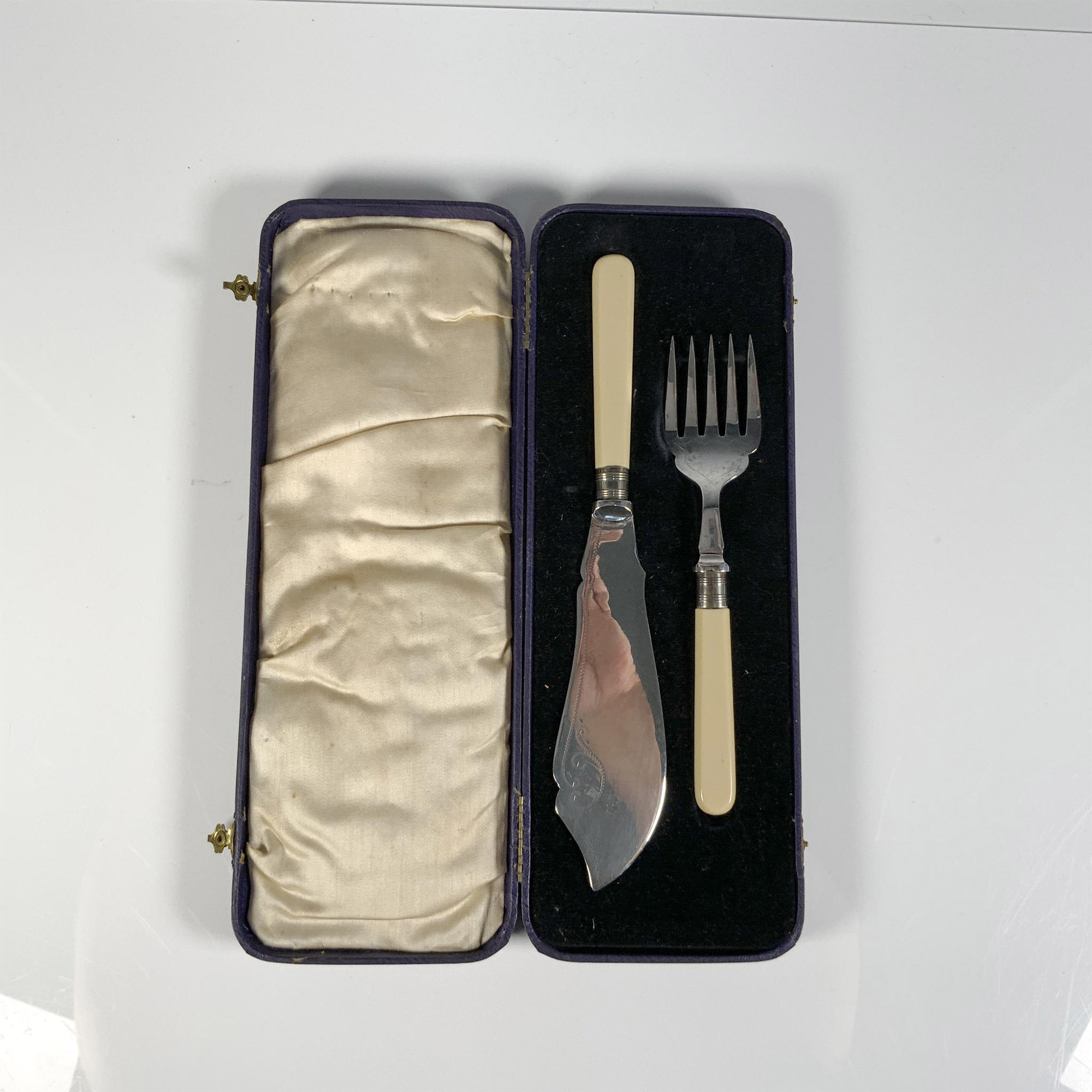 2pc Cased Sterling Silver Victorian Fish Knife and Fork - Image 4 of 4