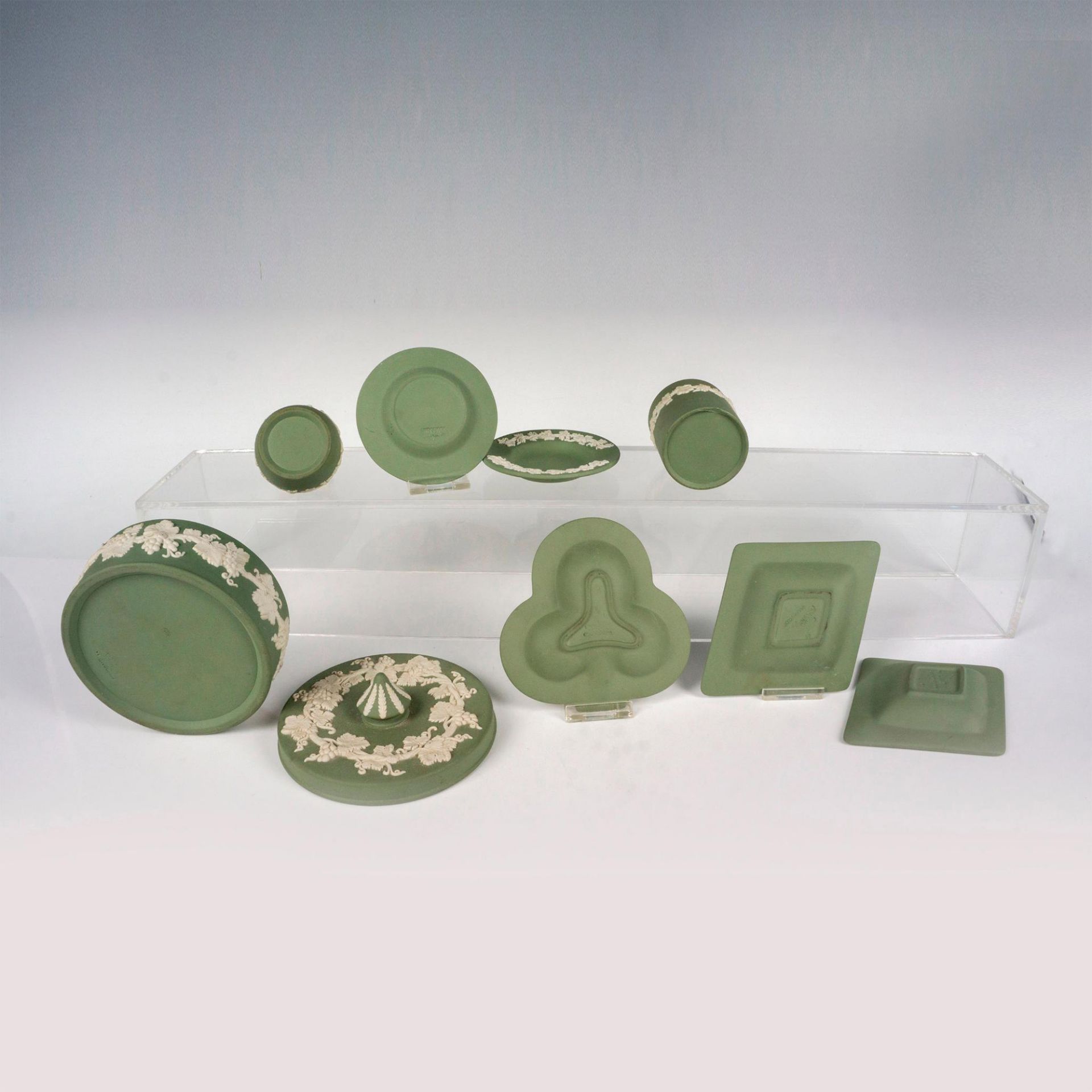 8pc Wedgwood Jasperware Green & White - Image 4 of 5