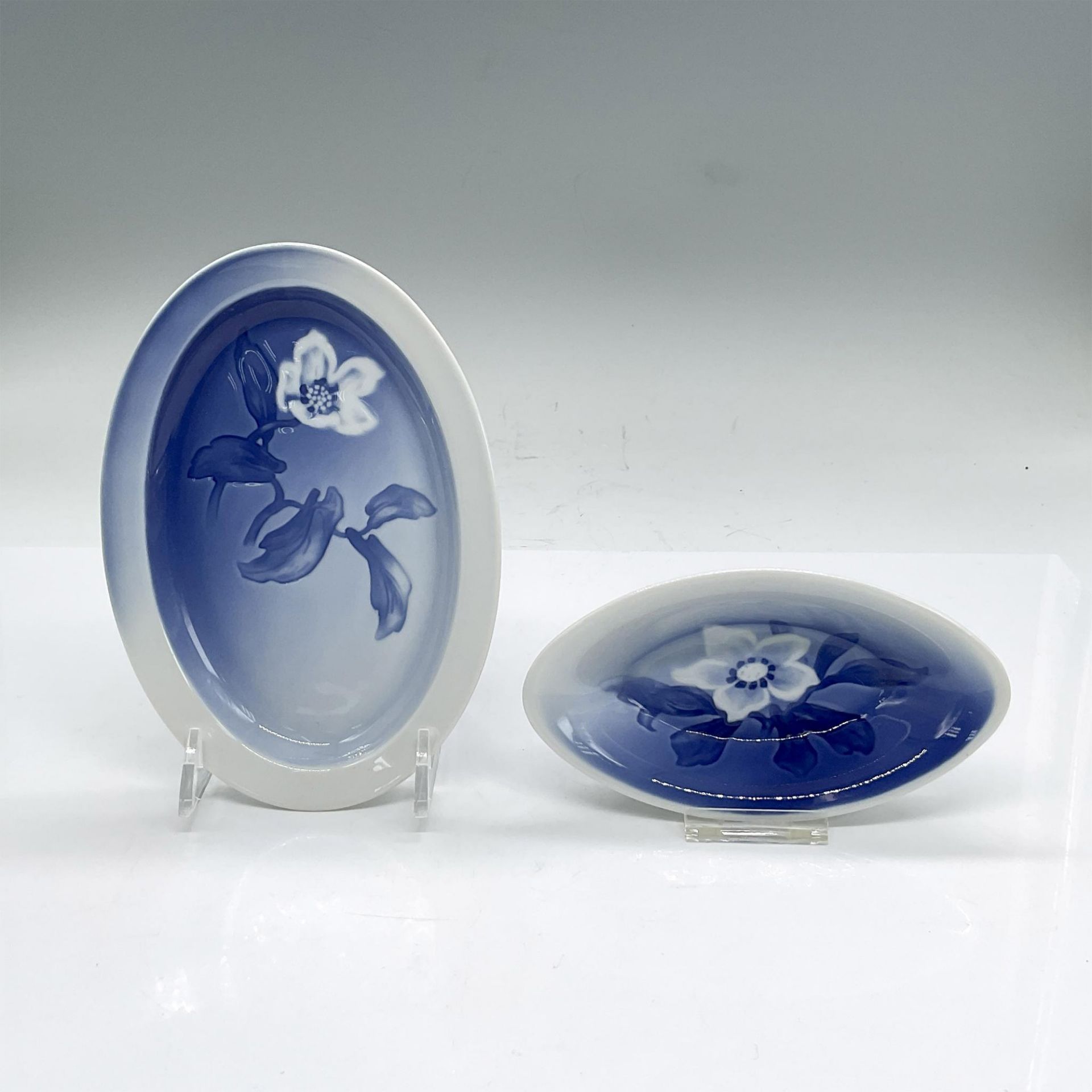 4pc Bing & Grondahl Porcelain Dishes, Christmas Rose - Image 6 of 7